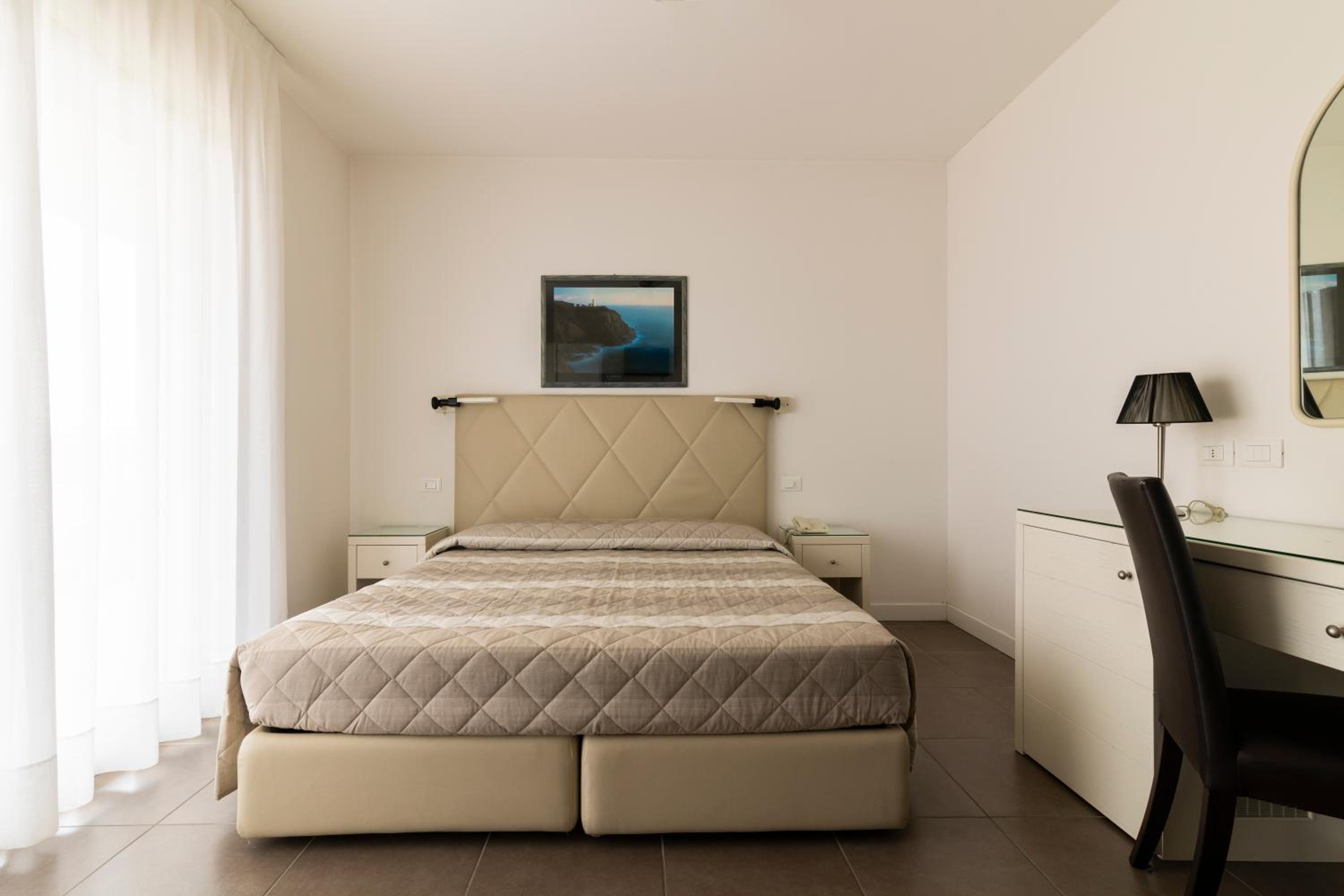 Superior Double Room - Photo 9