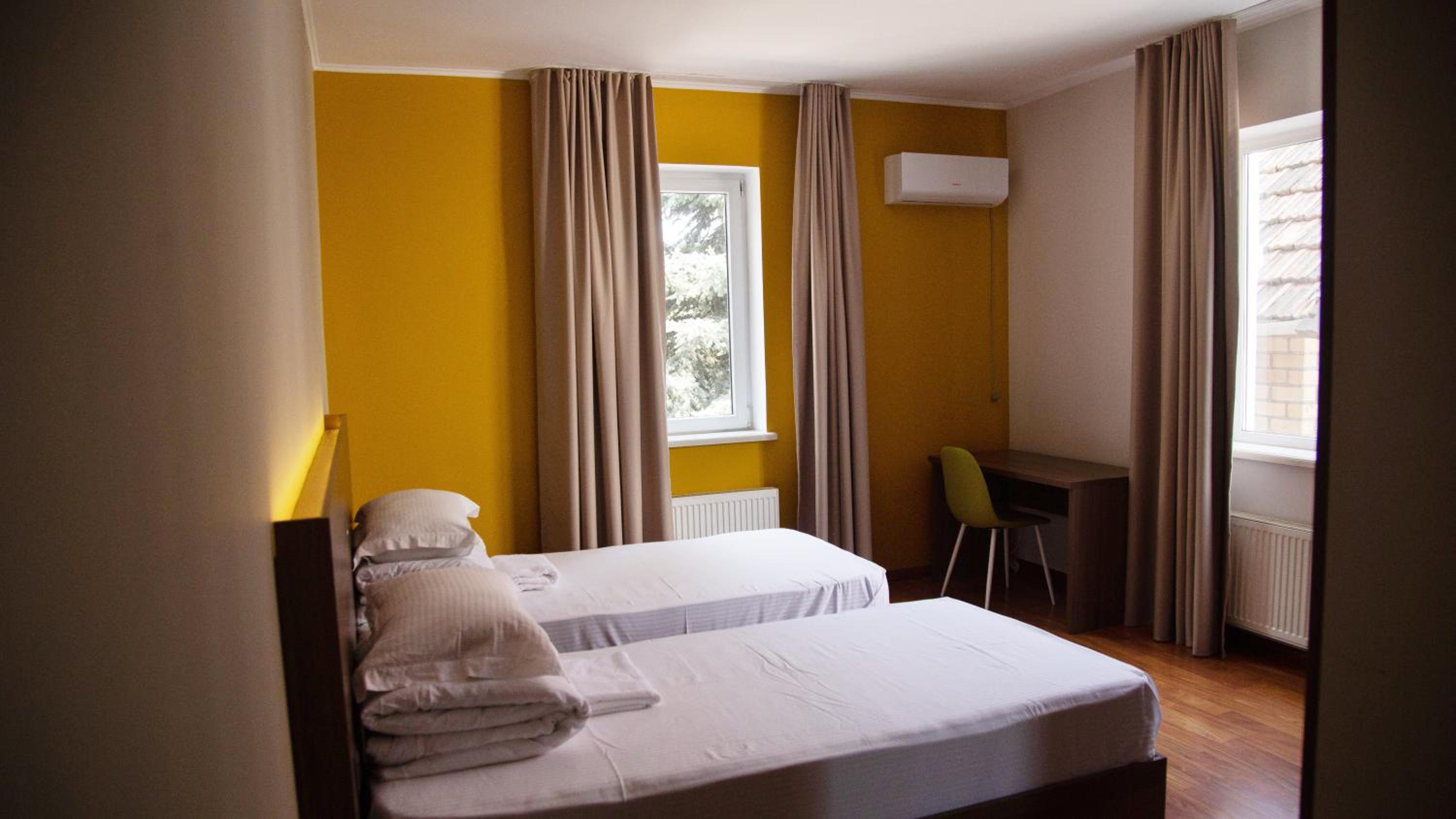 Twin Room With Private Bathroom photo 2