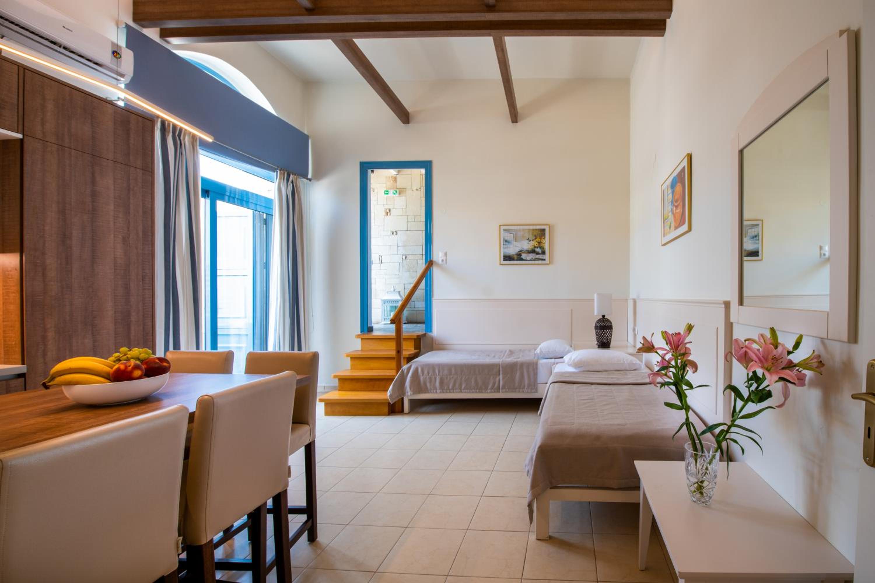 Deluxe Suite with Sea View - Photo 1