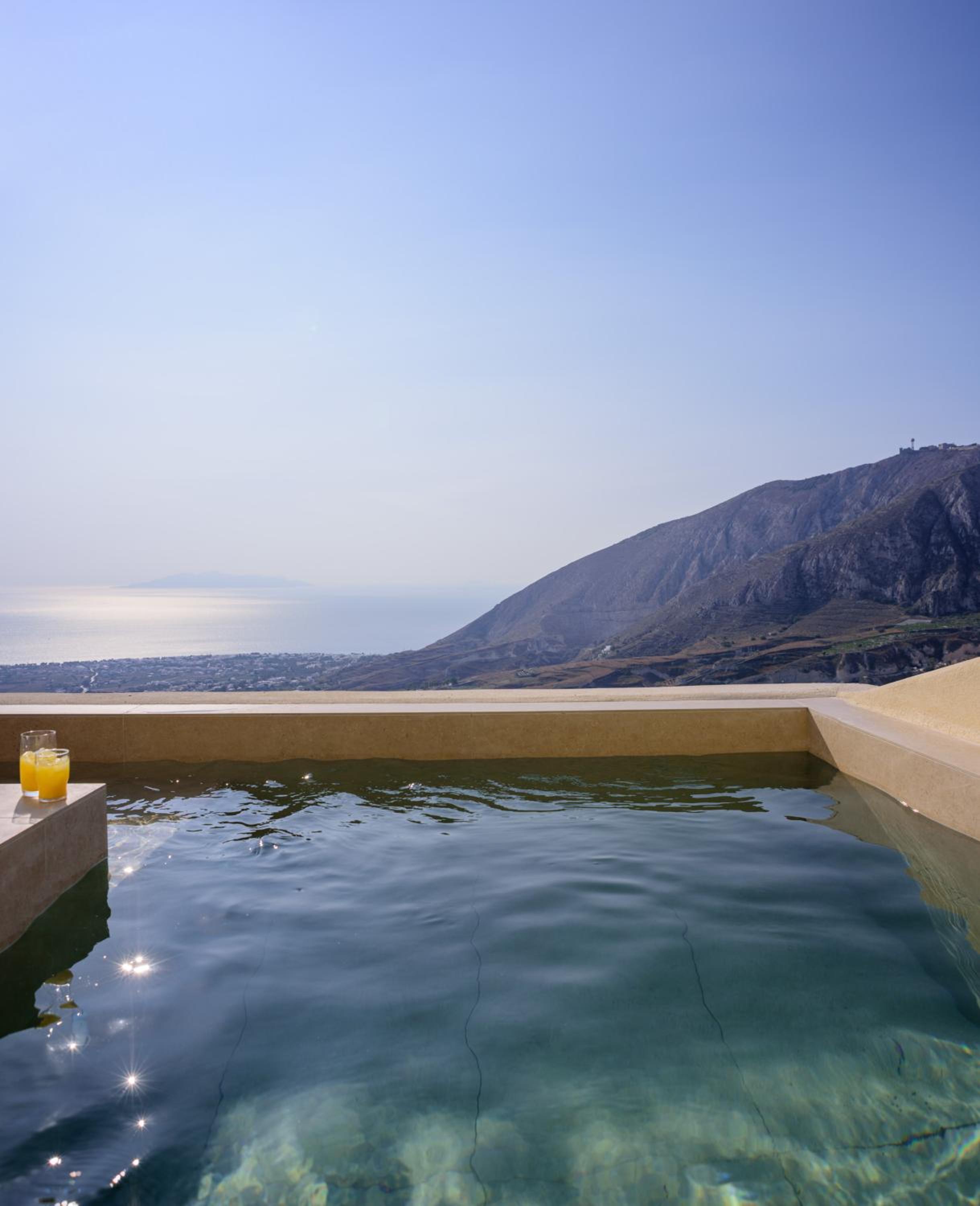 Superior Suite with Heated Jacuzzi and Sea View - Photo 19