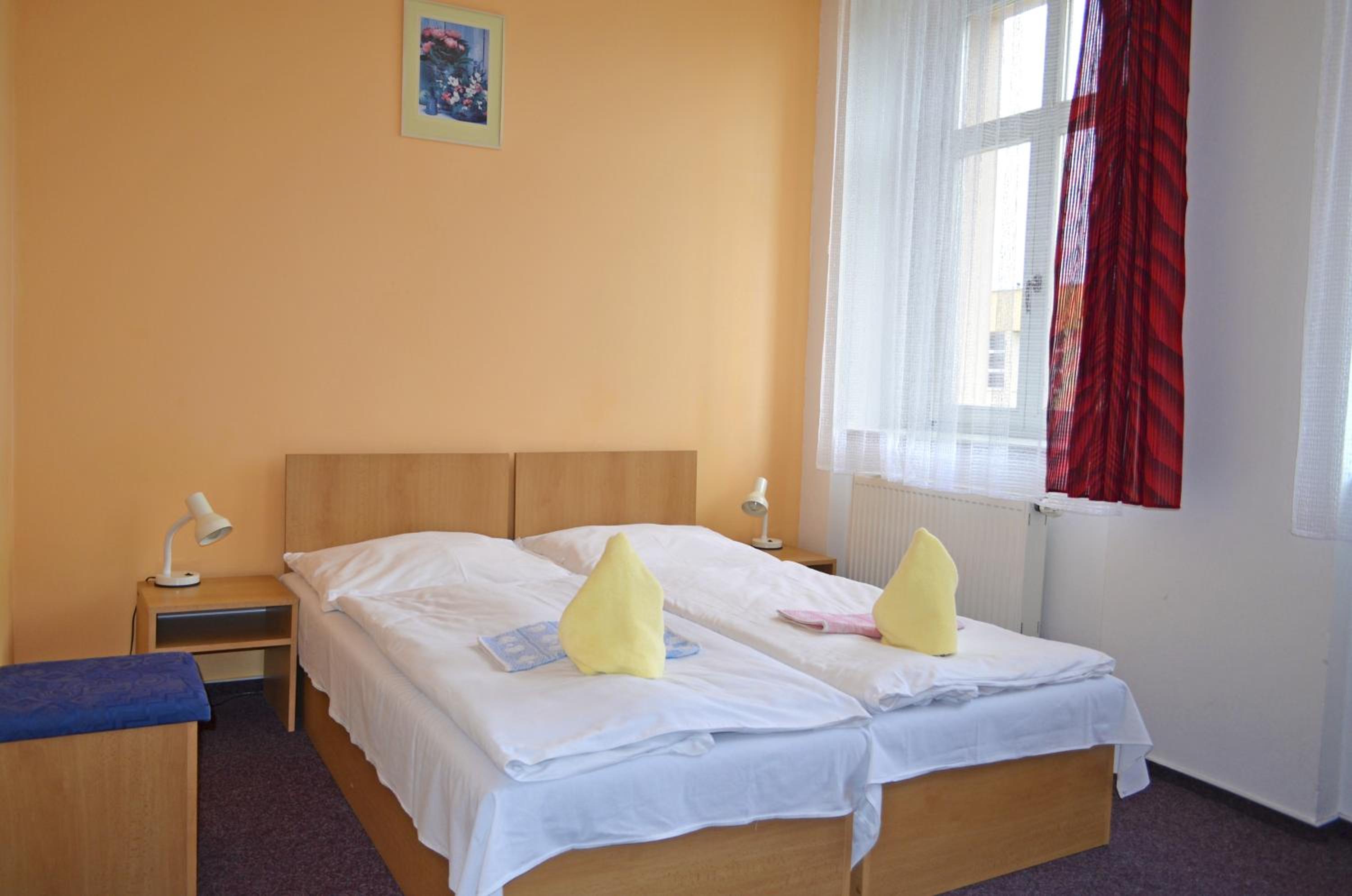 Twin Room with Private Bathroom photo 2