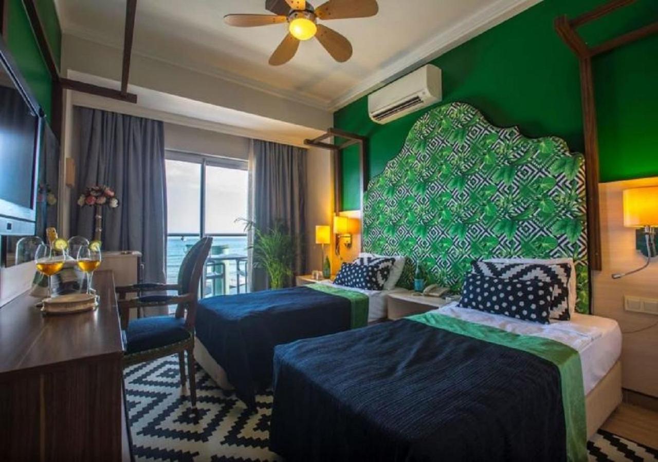 Double Room with Sea View - Photo 1