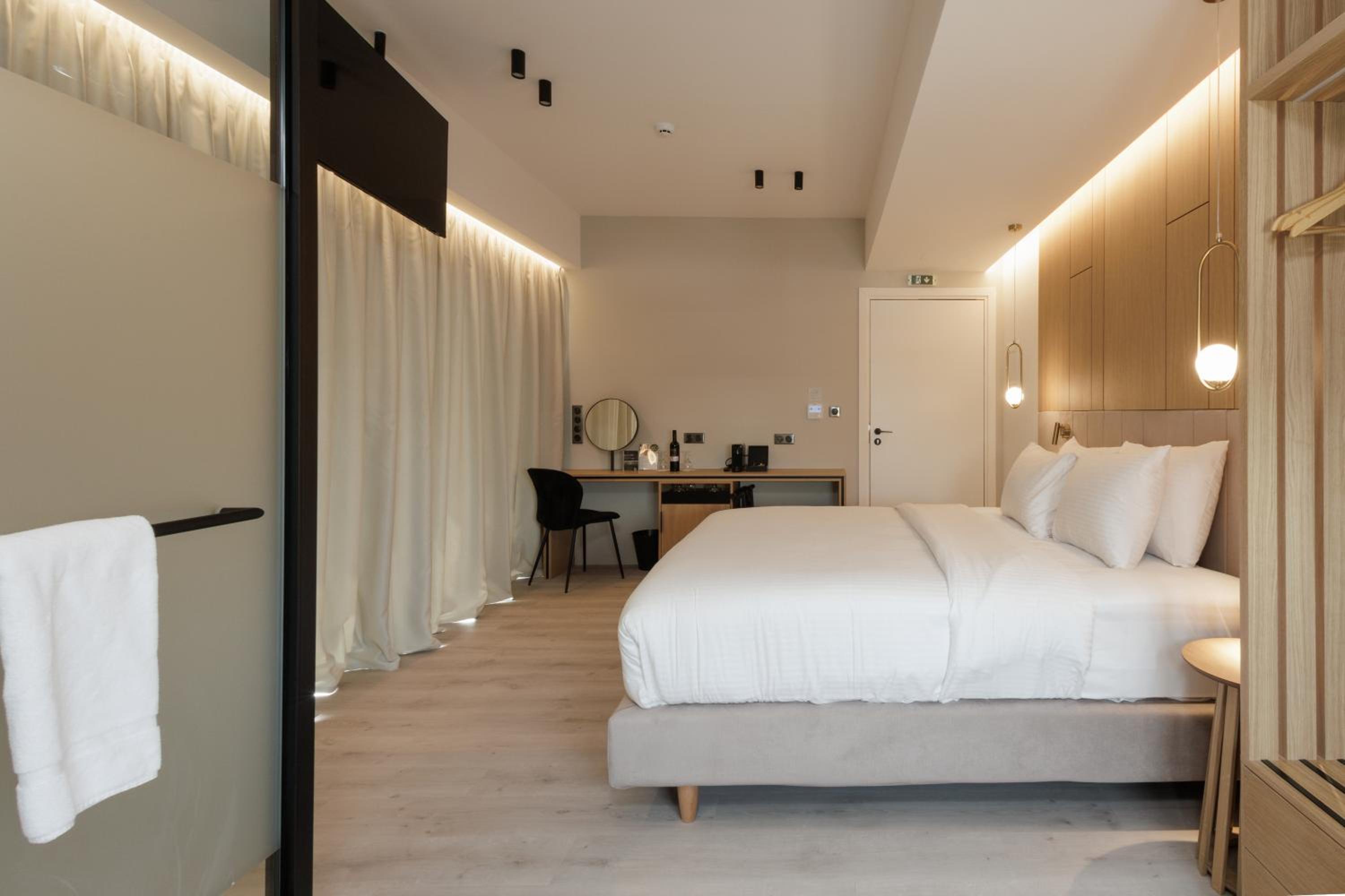 Junior Suite With Outdoor Jacuzzi thumbnail 5