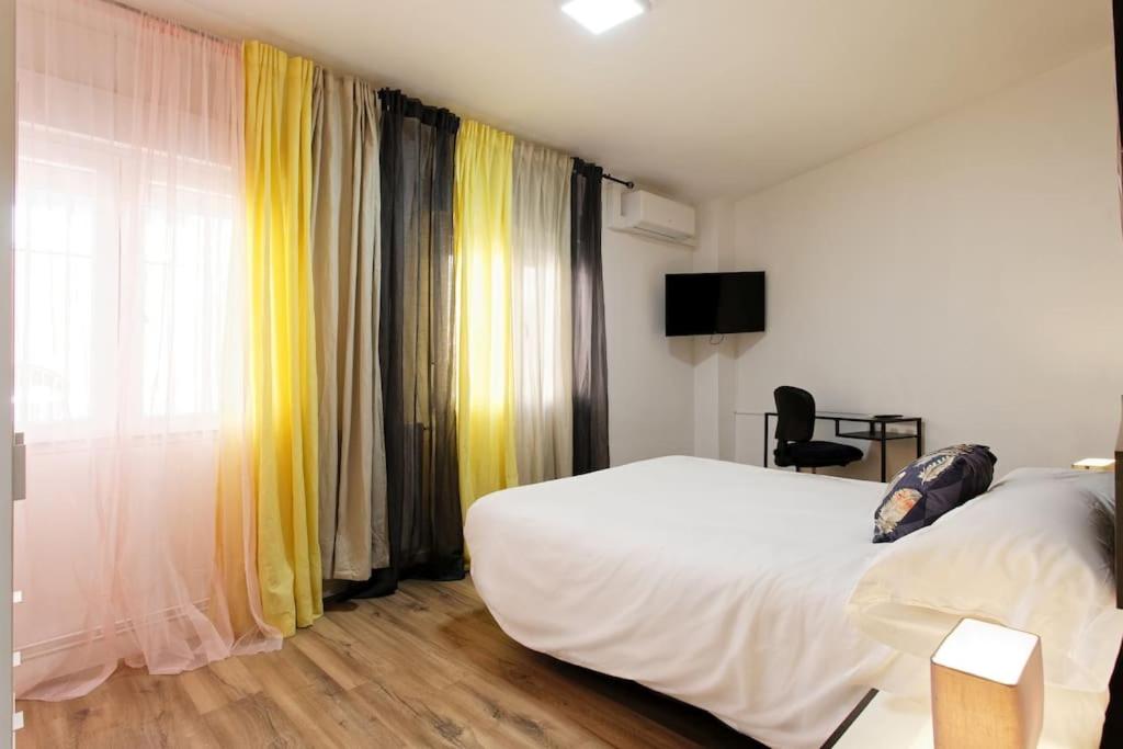 Three-Bedroom House photo 3