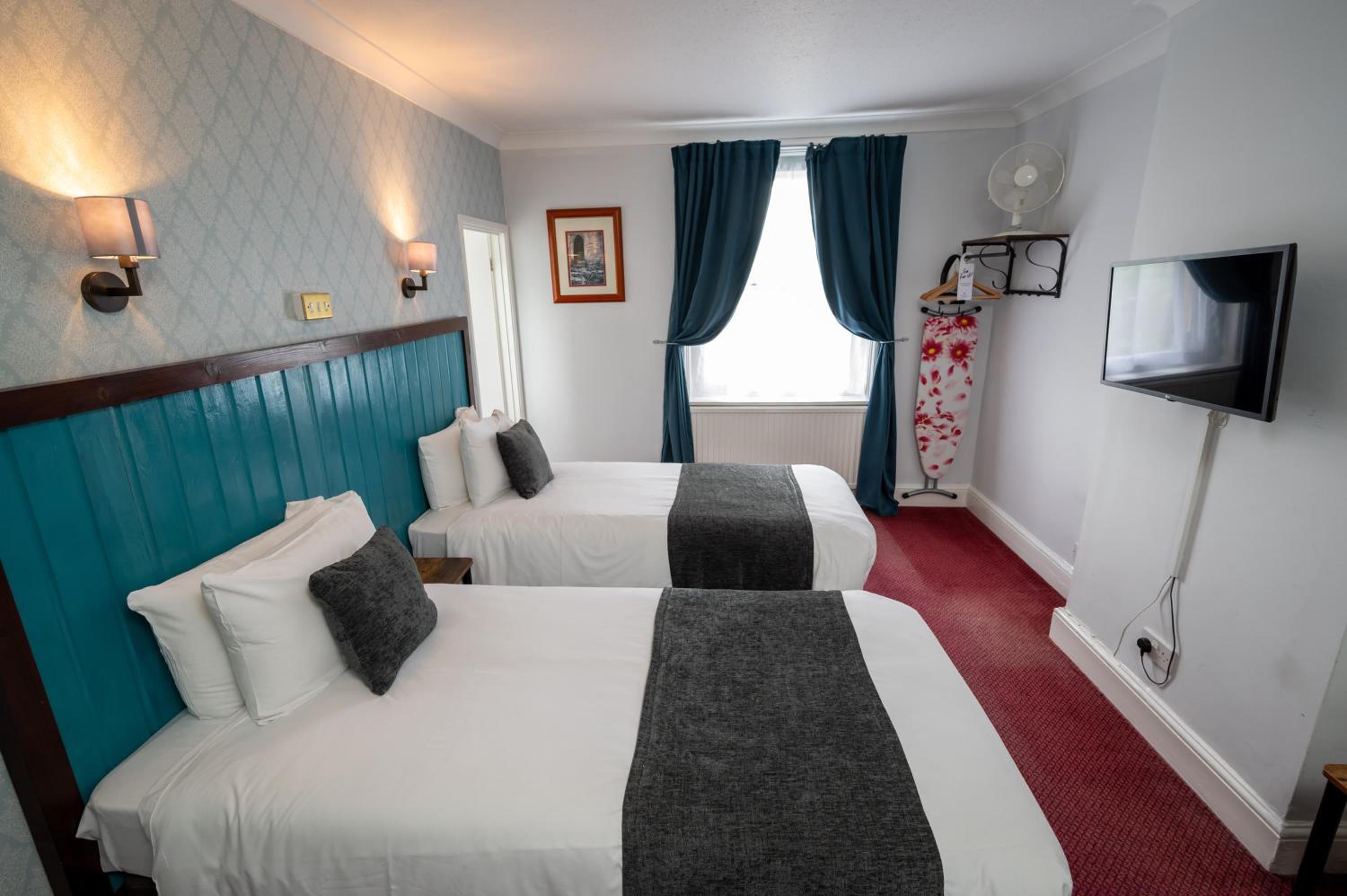 Twin Room - Photo 2