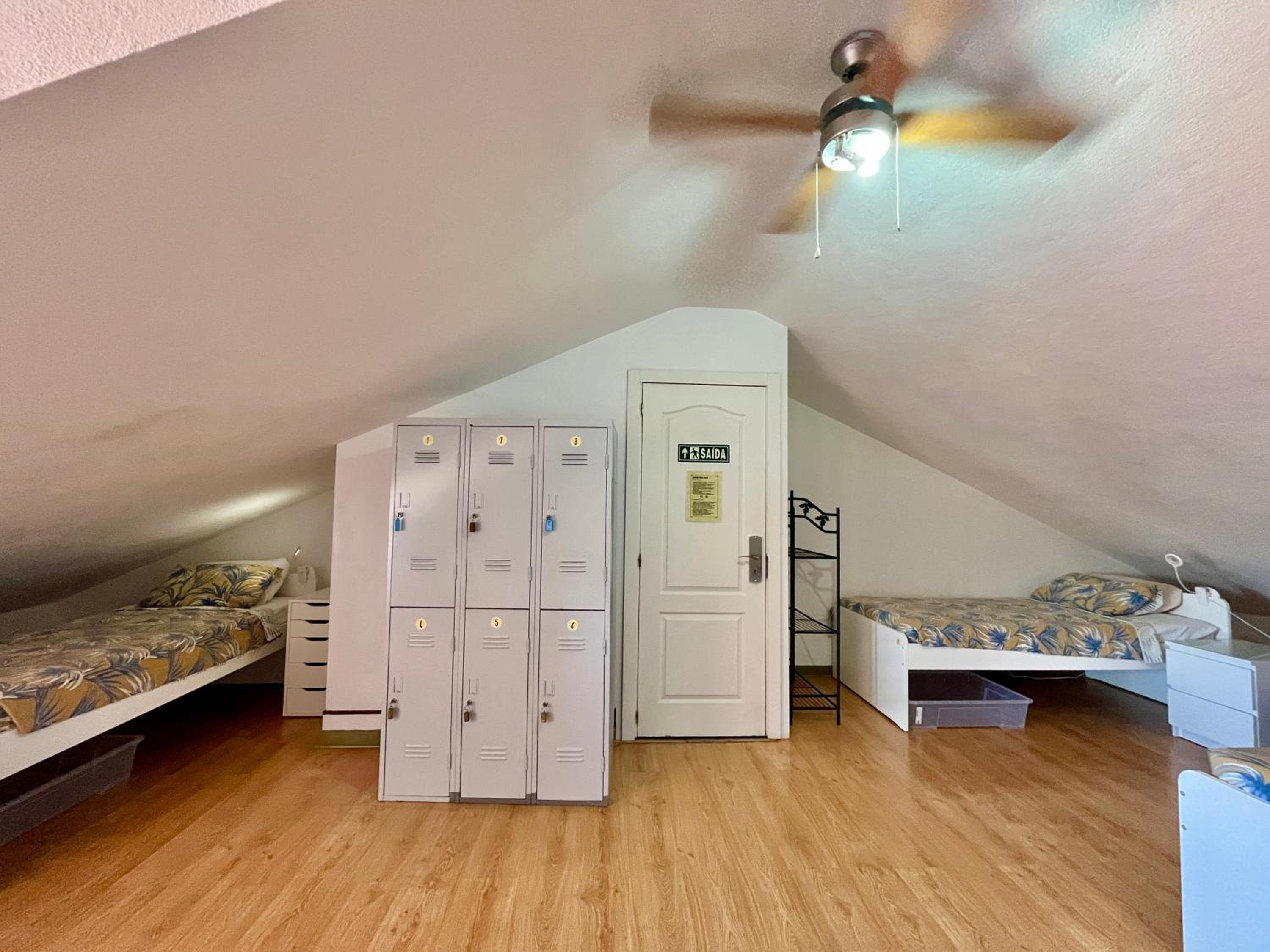 Bed in 6-Bed Mixed Dormitory Room photo 3