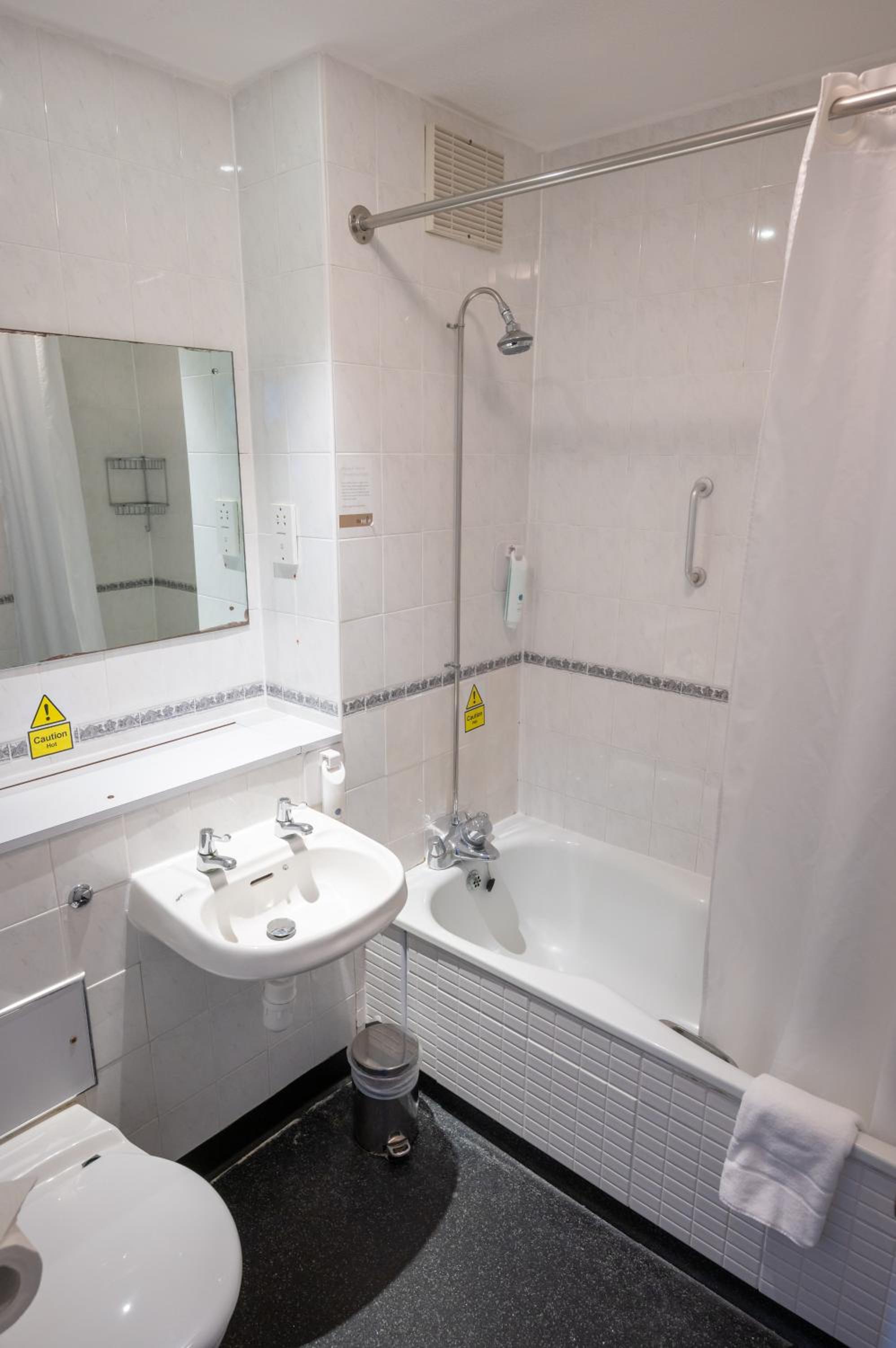 Double Room with Garden View - Photo 2