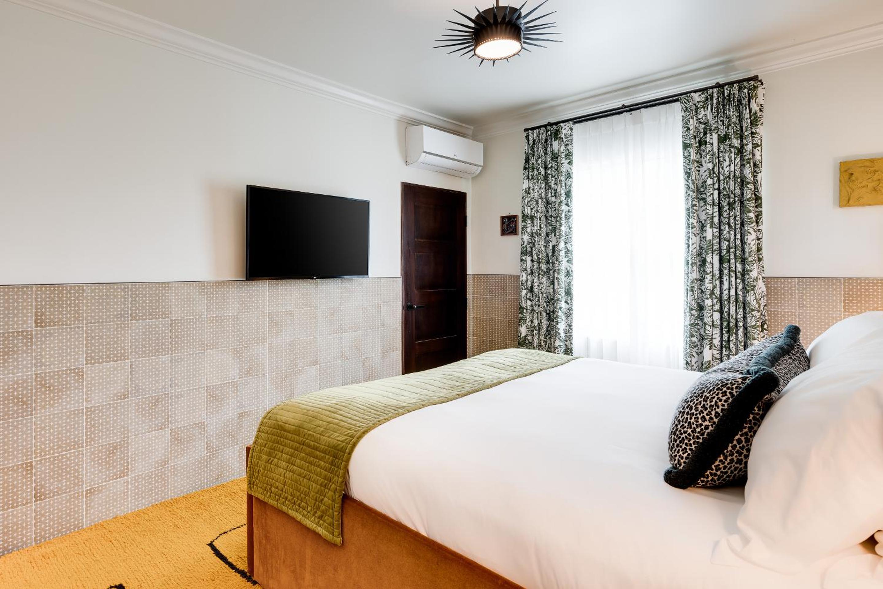 Superior King Suite