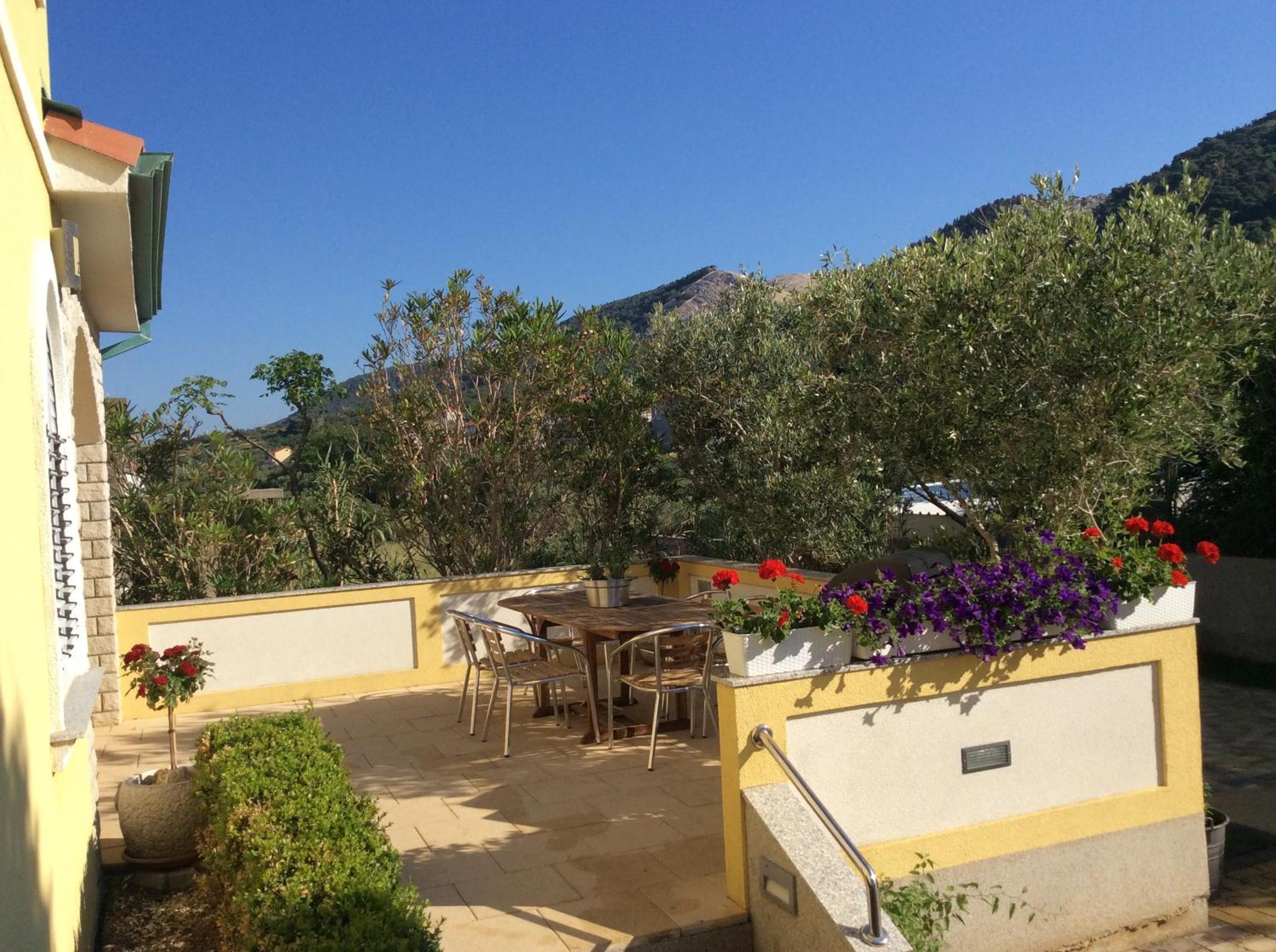 One-Bedroom Apartment with Balcony and Sea View - Photo 24