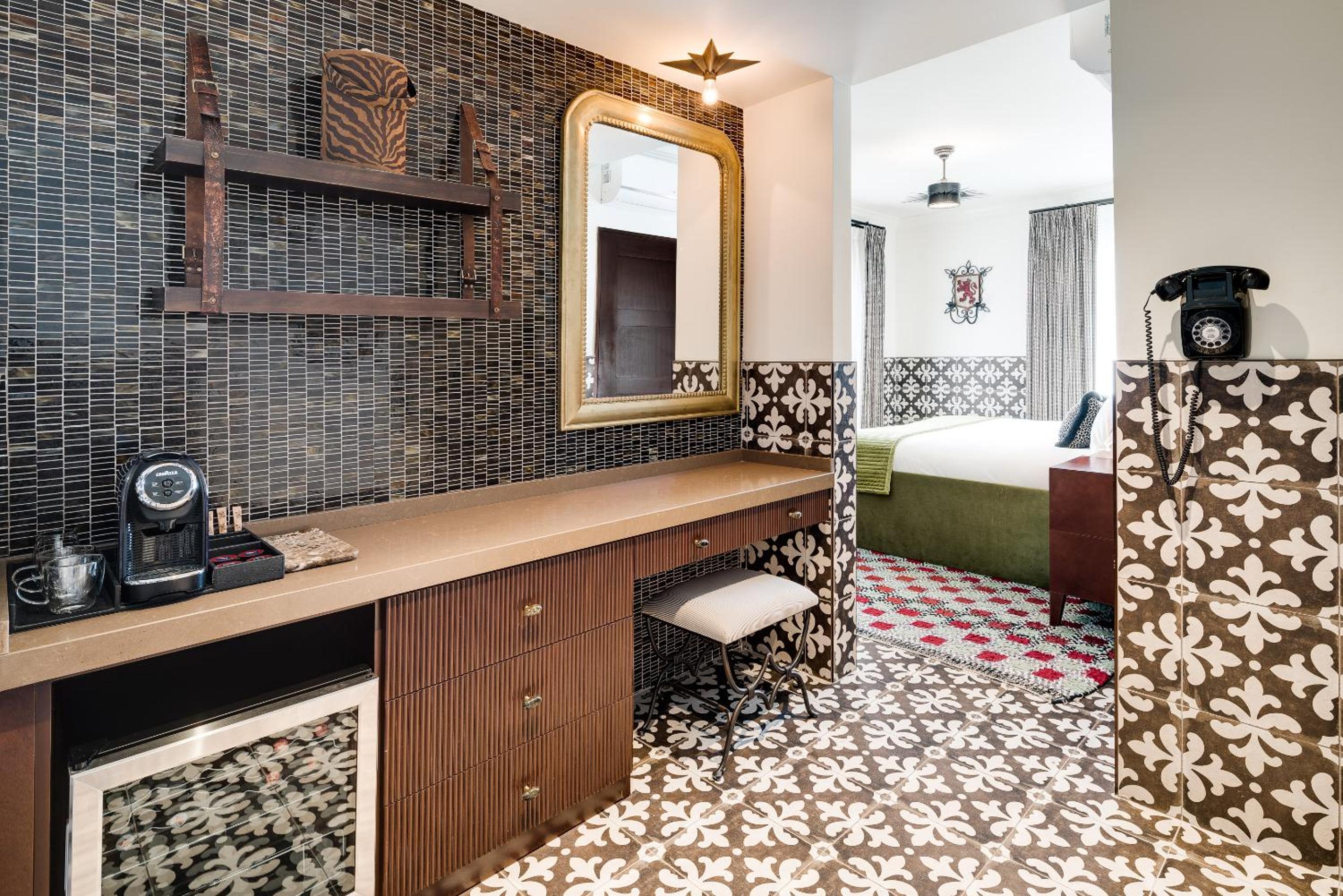 Deluxe King Suite