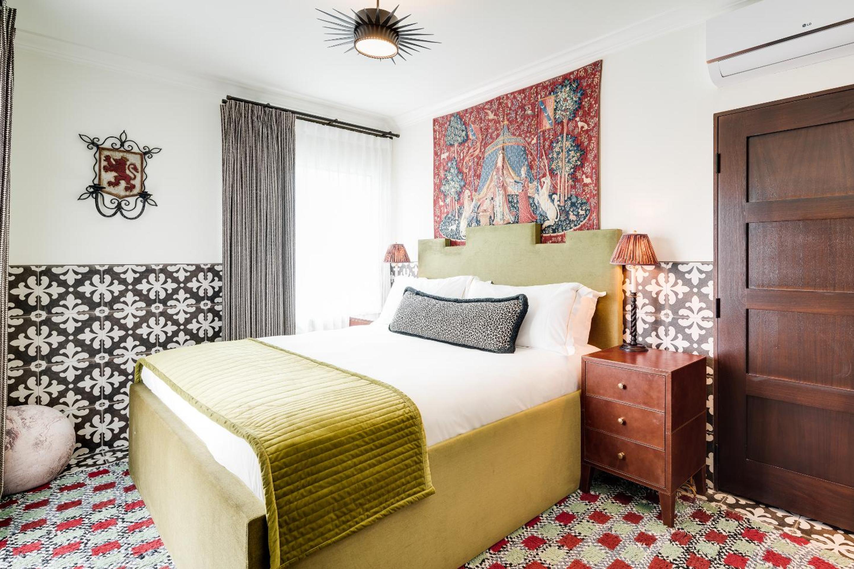 Deluxe King Suite