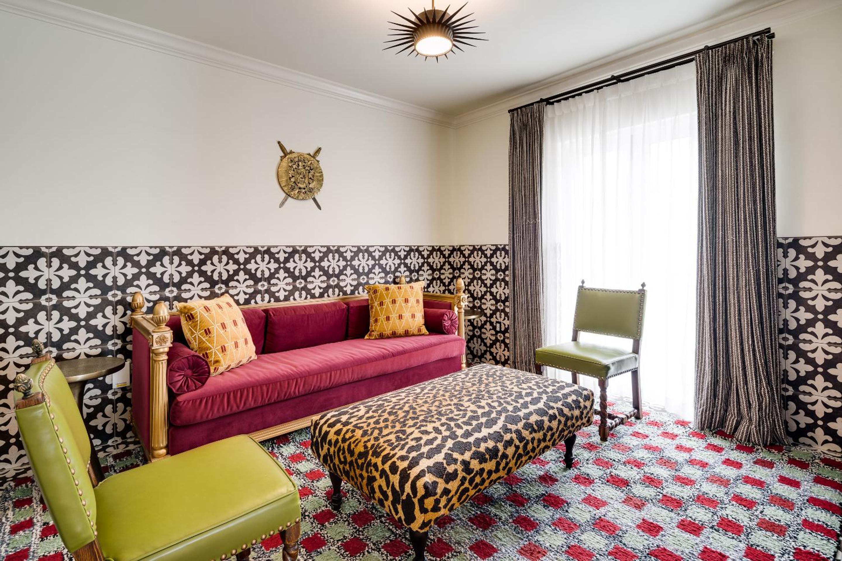Deluxe King Suite
