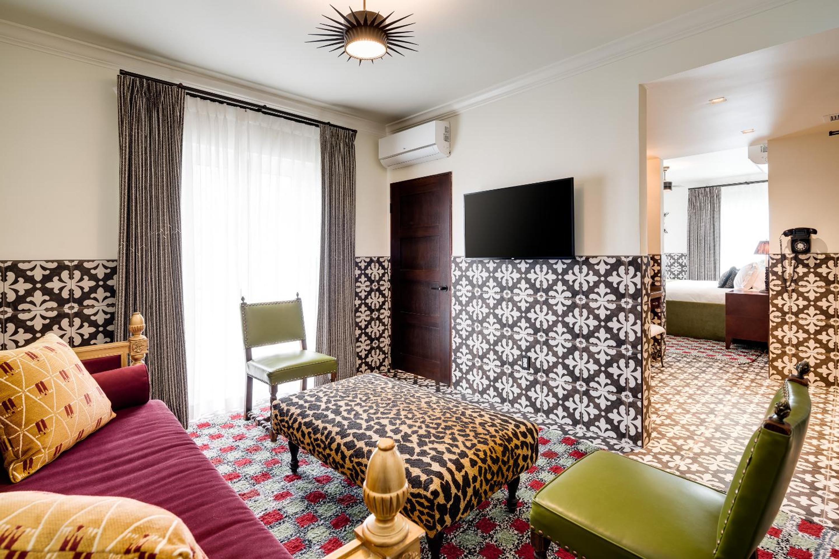 Deluxe King Suite