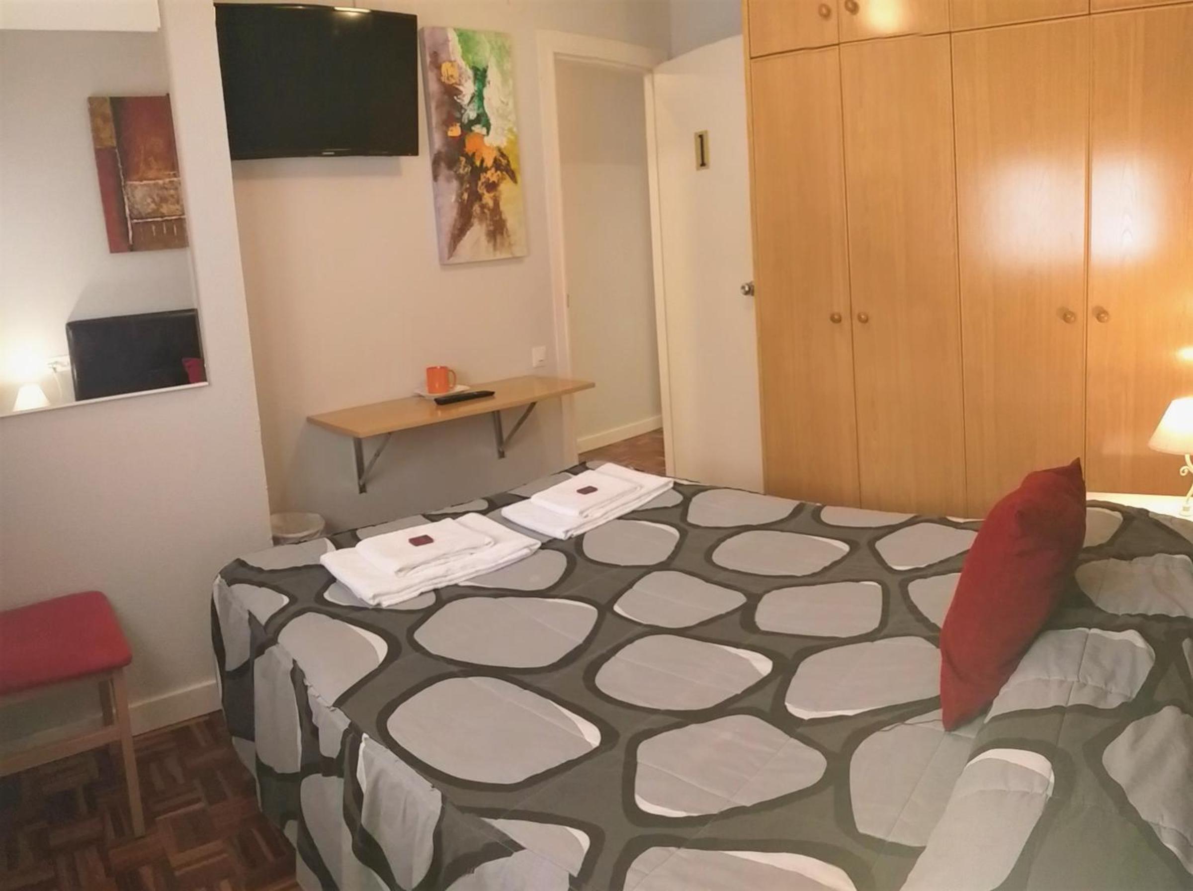 Single Room with Shared Bathroom photo 2
