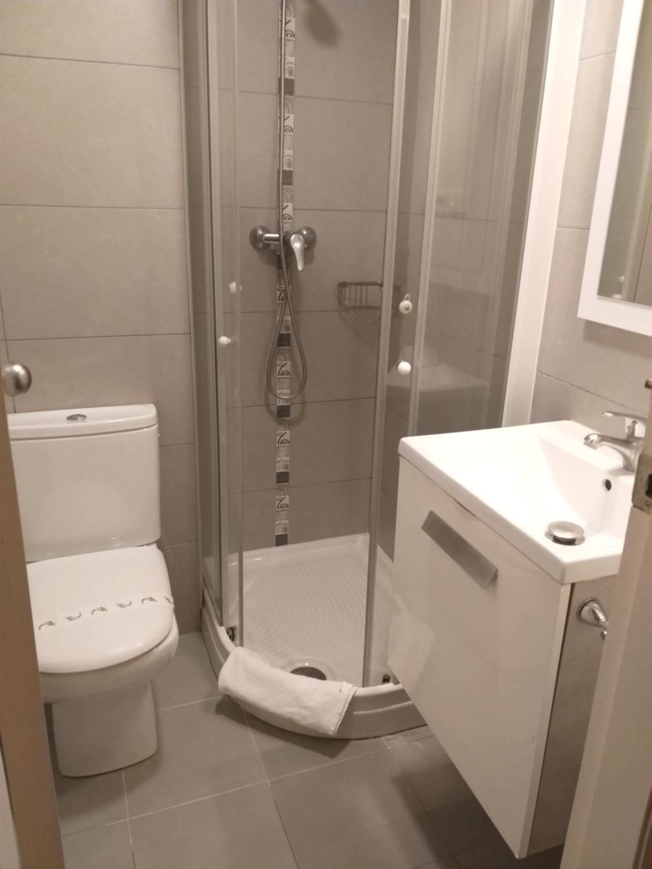Single Room with Shared Bathroom photo 3