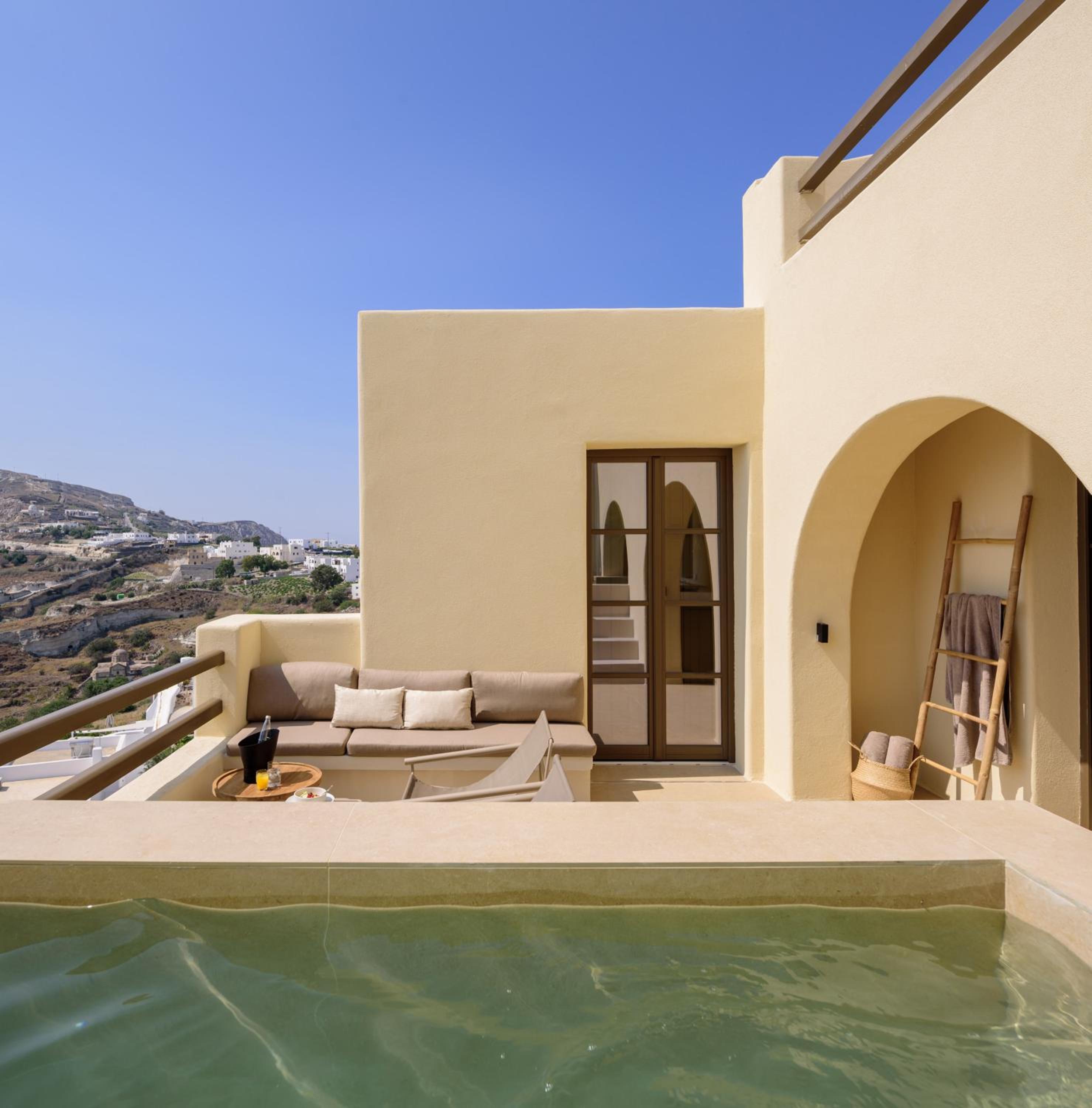  Executive 2 Bedroom Villa with Heated Pool and Sea View - Photo 5