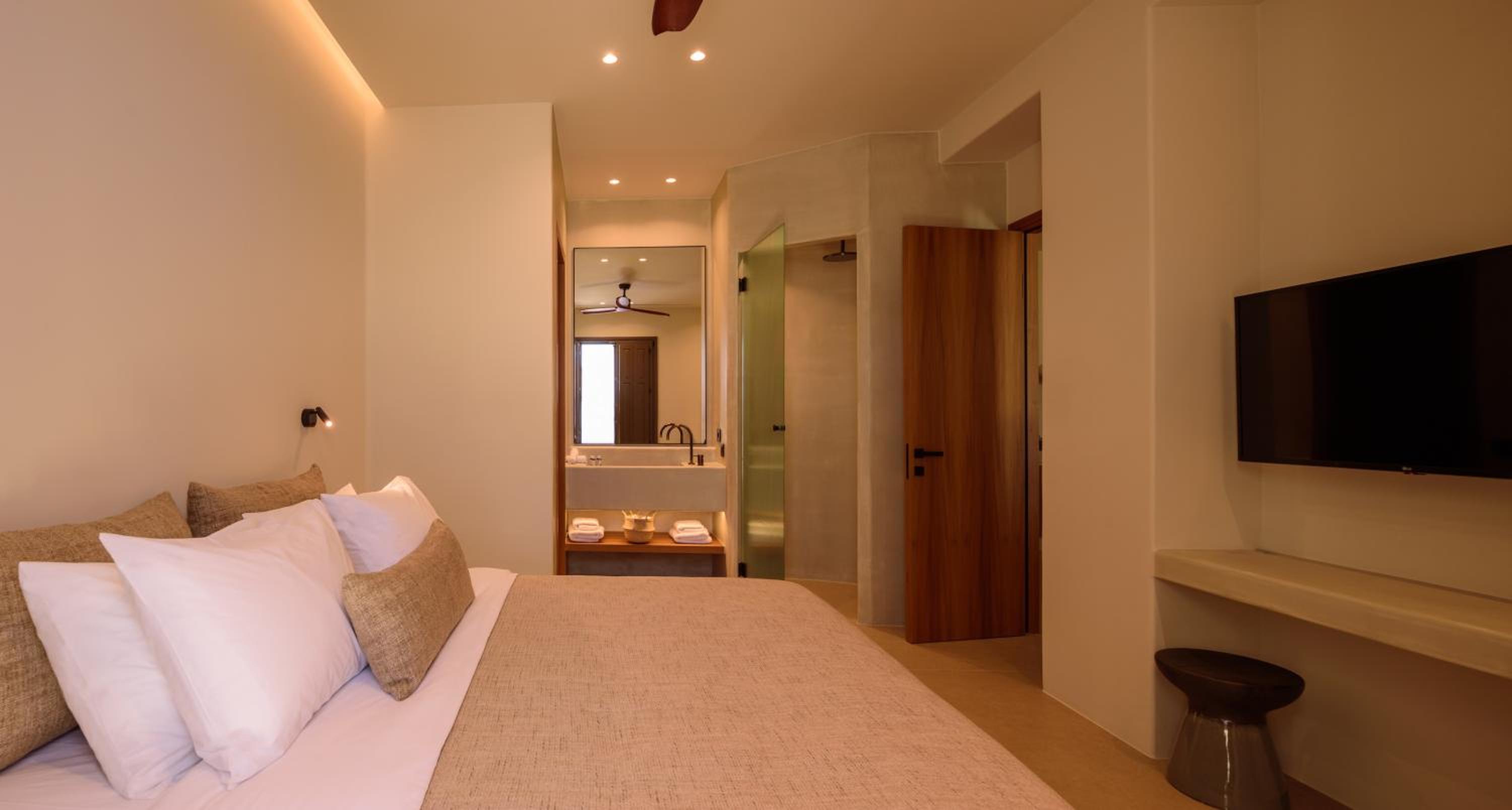  Executive 2 Bedroom Villa with Heated Pool and Sea View - Photo 23