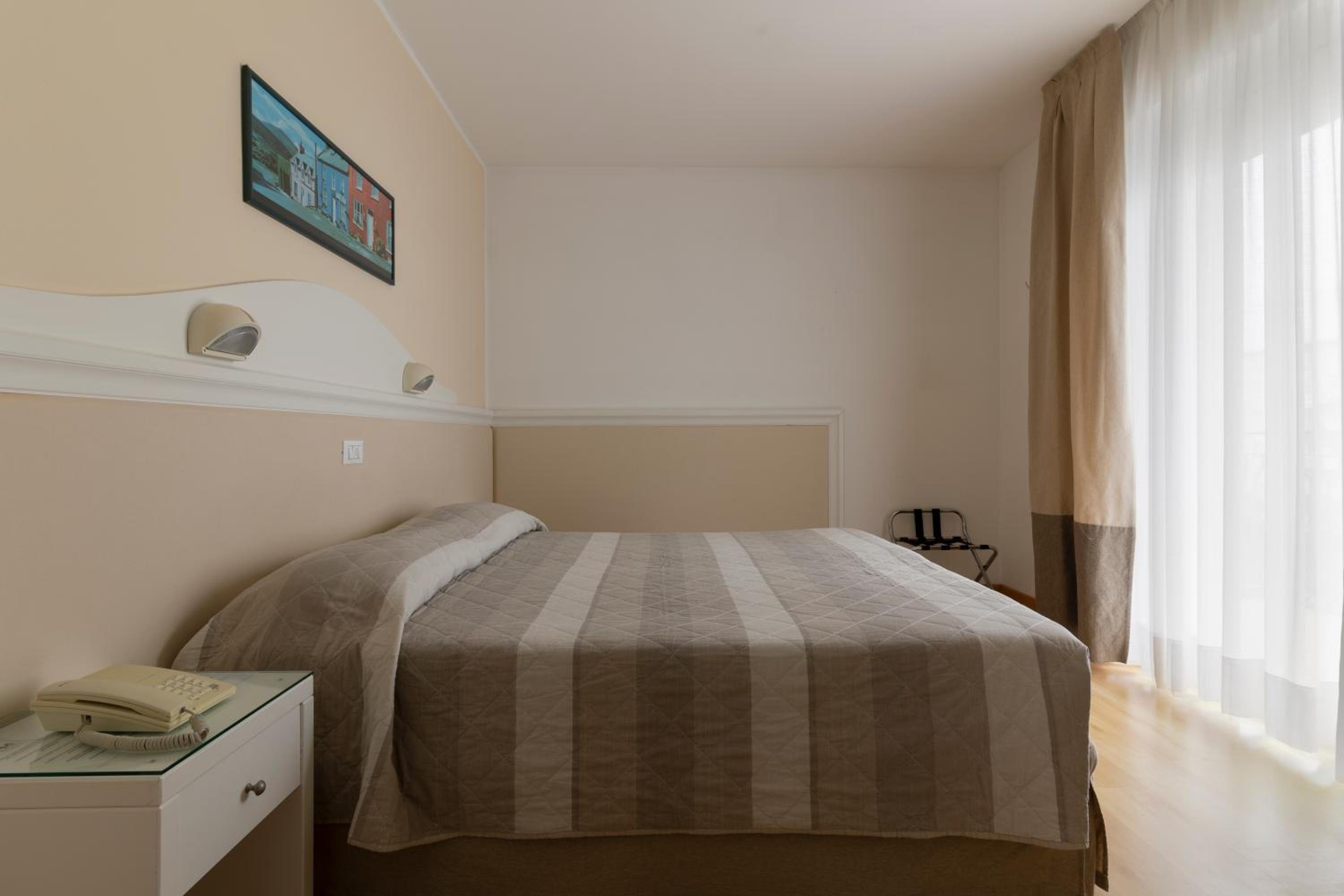 Double or Twin Room - Photo 2