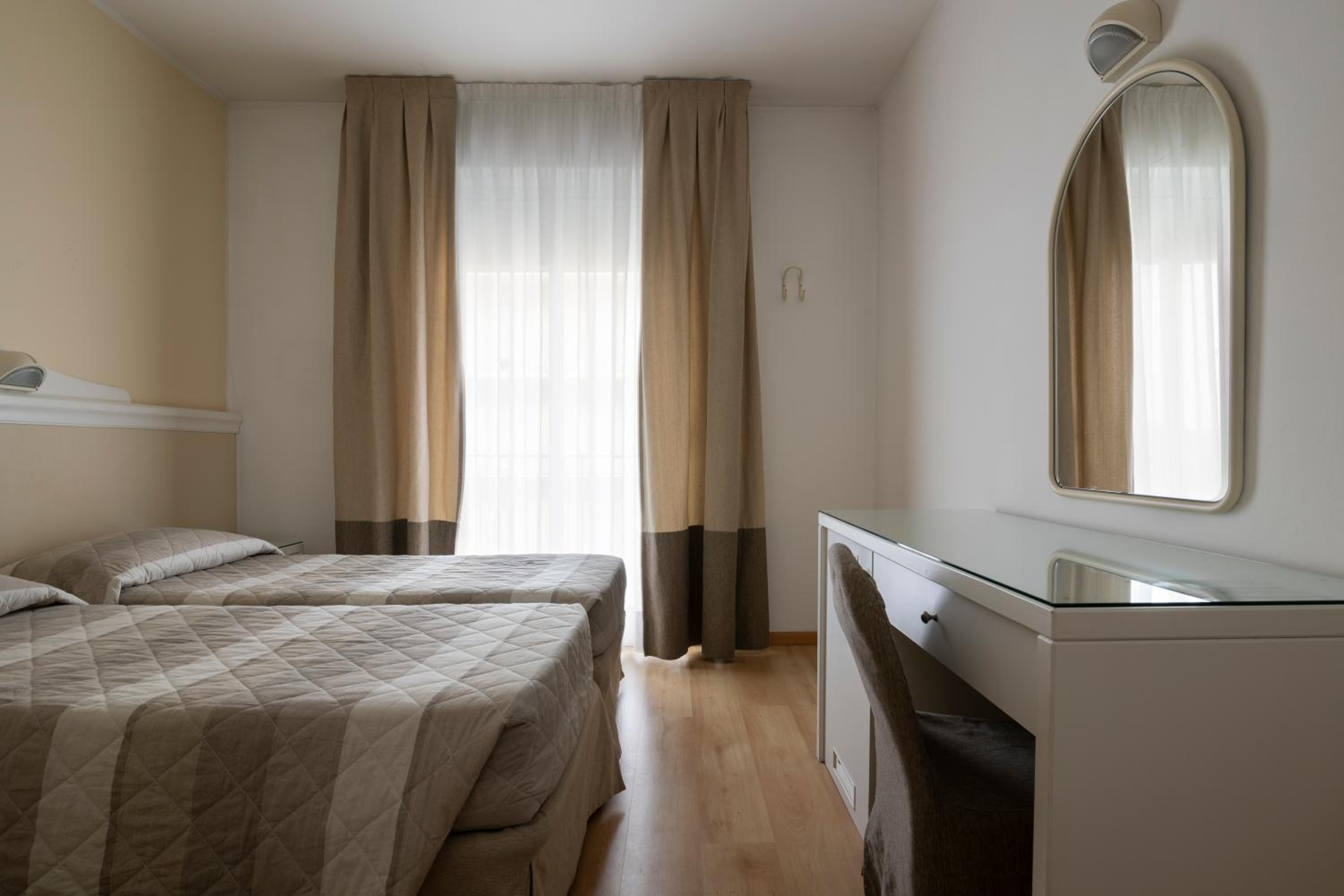 Double or Twin Room - Photo 3