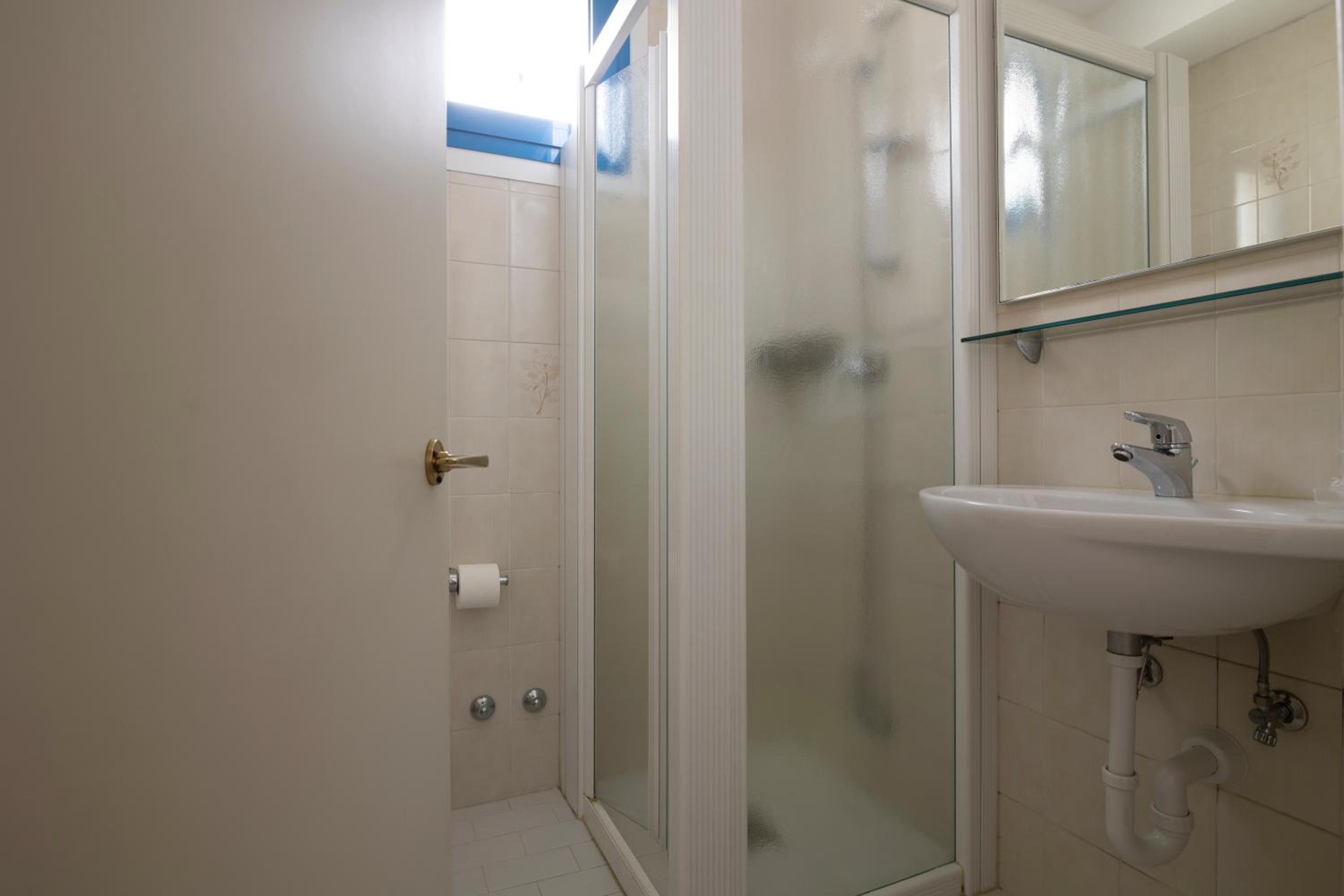Double or Twin Room - Photo 6