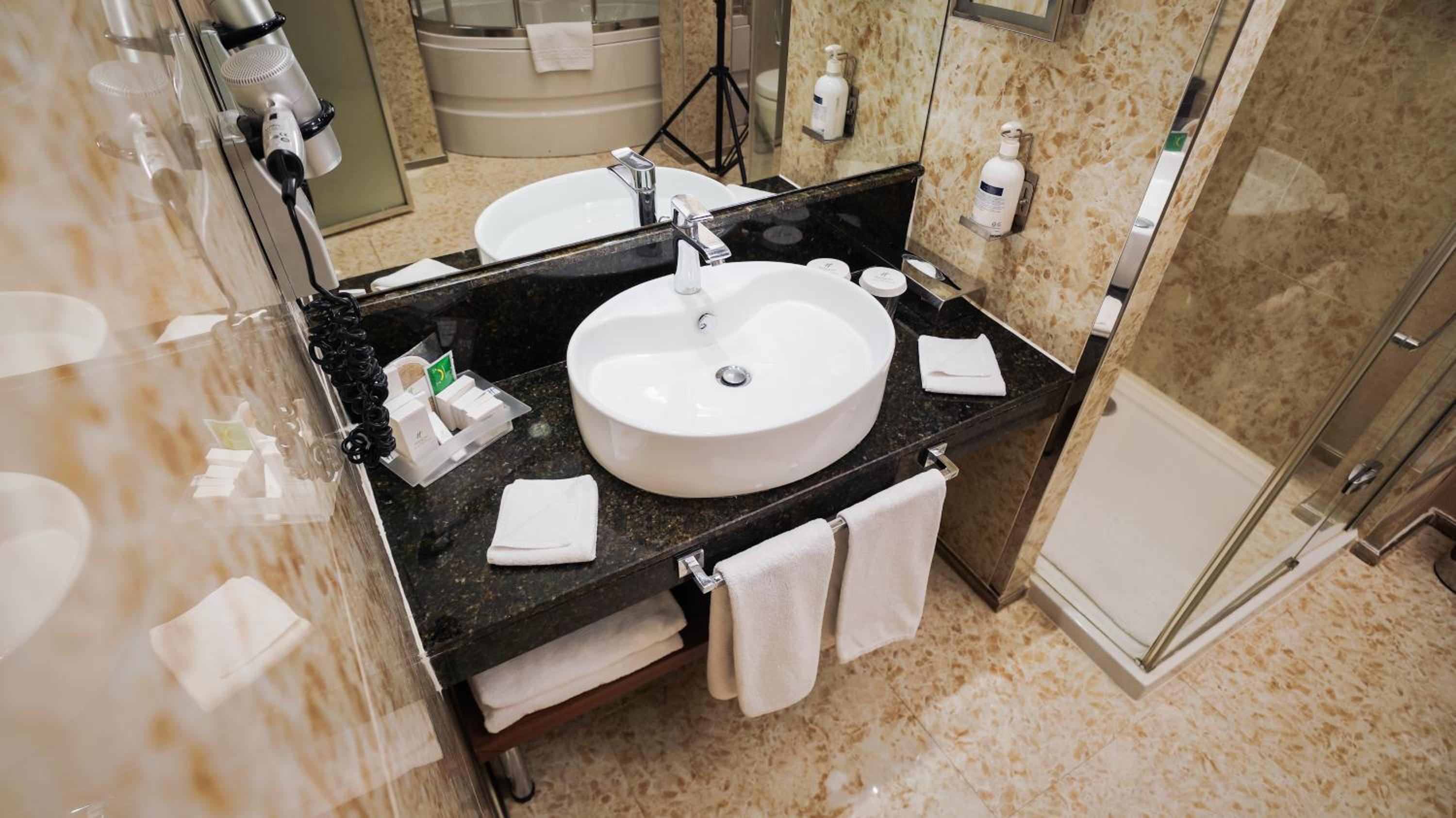Standard Twin Room - Photo 5
