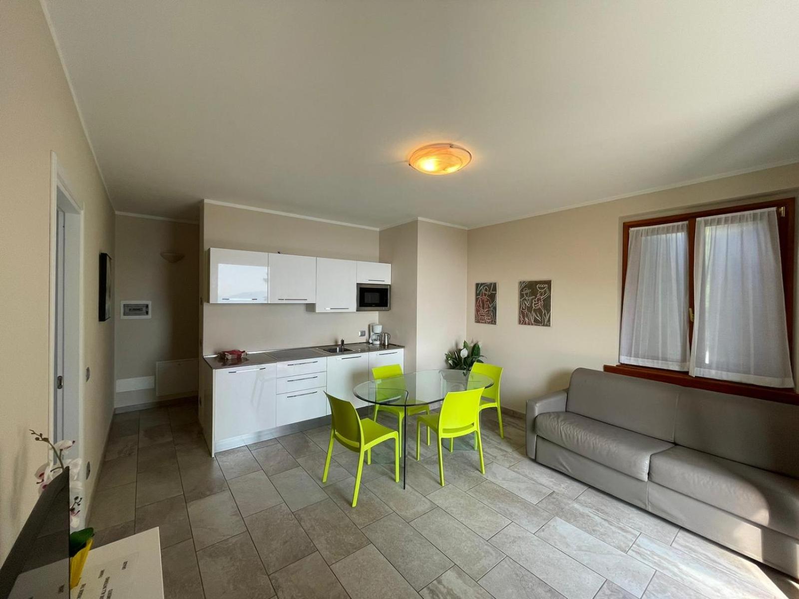 One-Bedroom Apartment photo 2