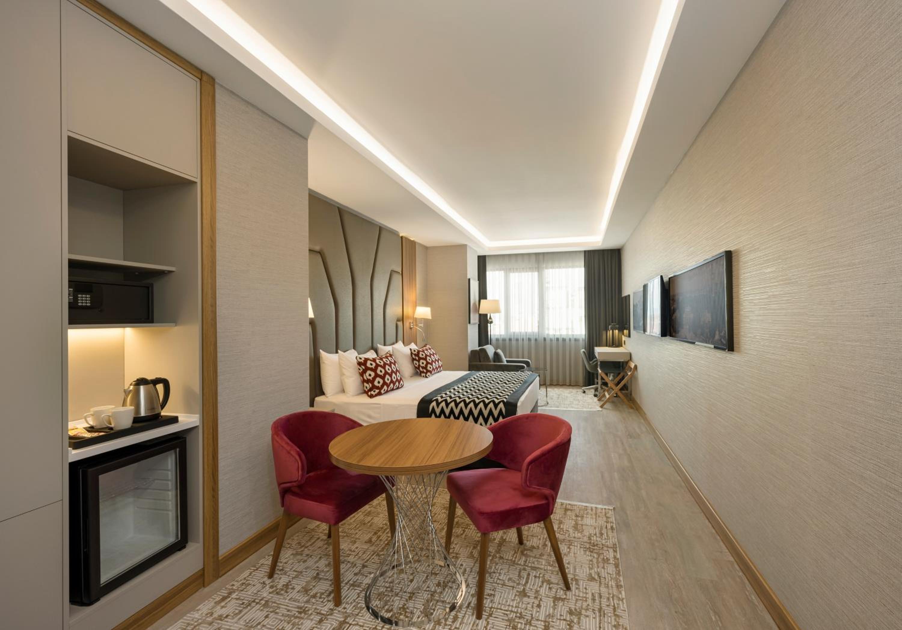 Deluxe Room with City View and Balcony