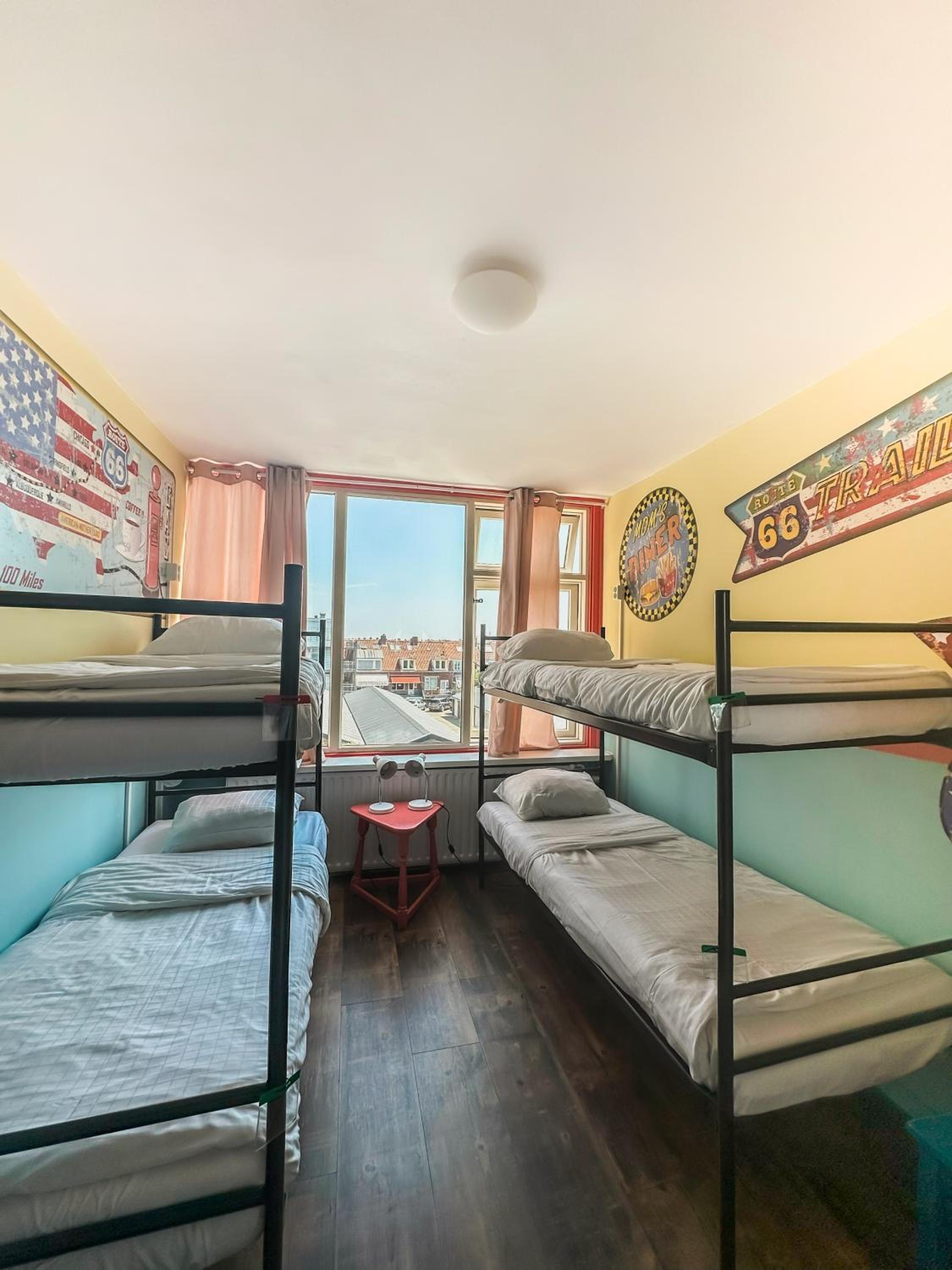 Quadruple Room with Private Bathroom photo 1