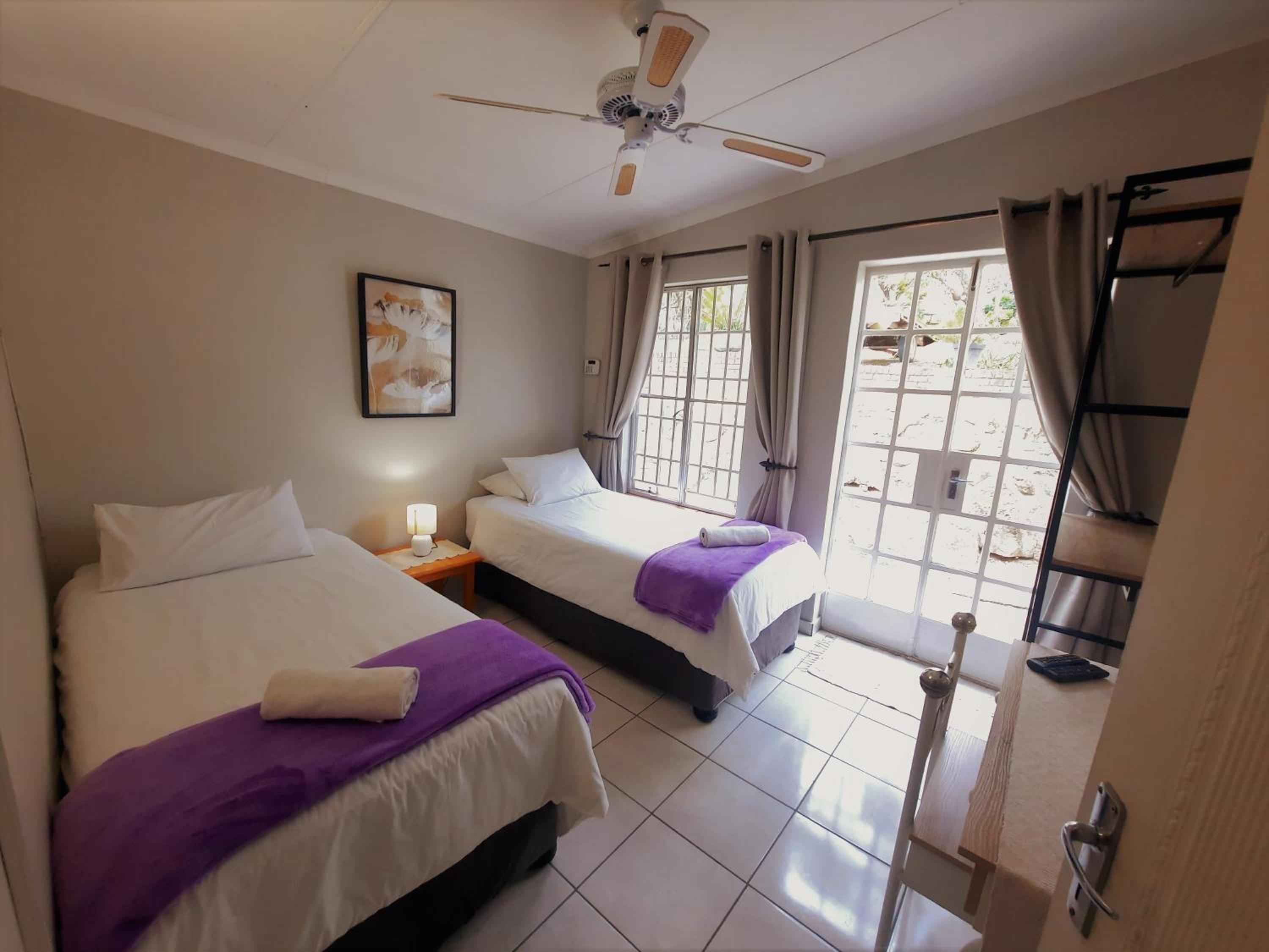 Twin Room - Photo 4