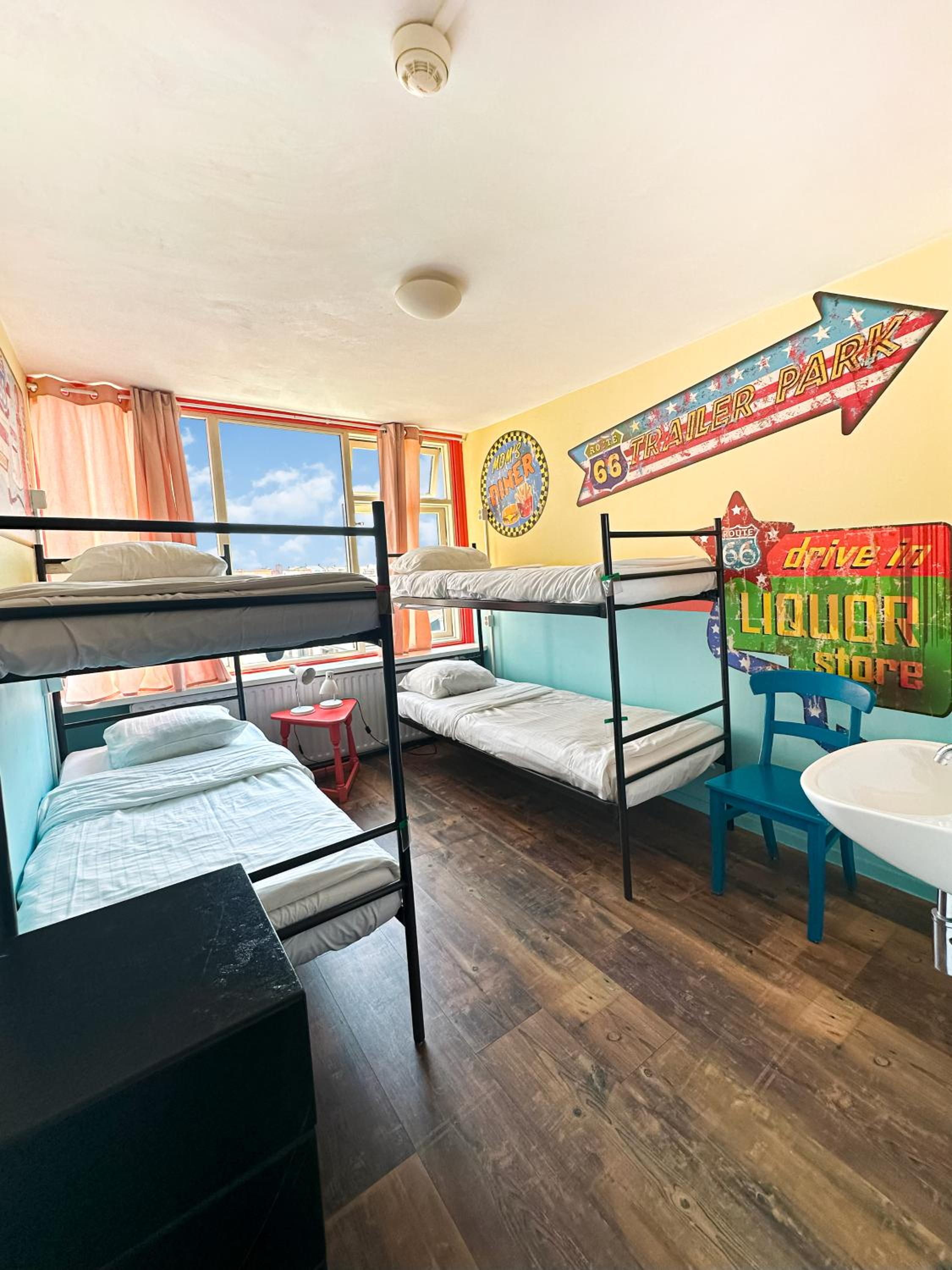 Single Bed in Mixed Dormitory Room (4 People) photo 3