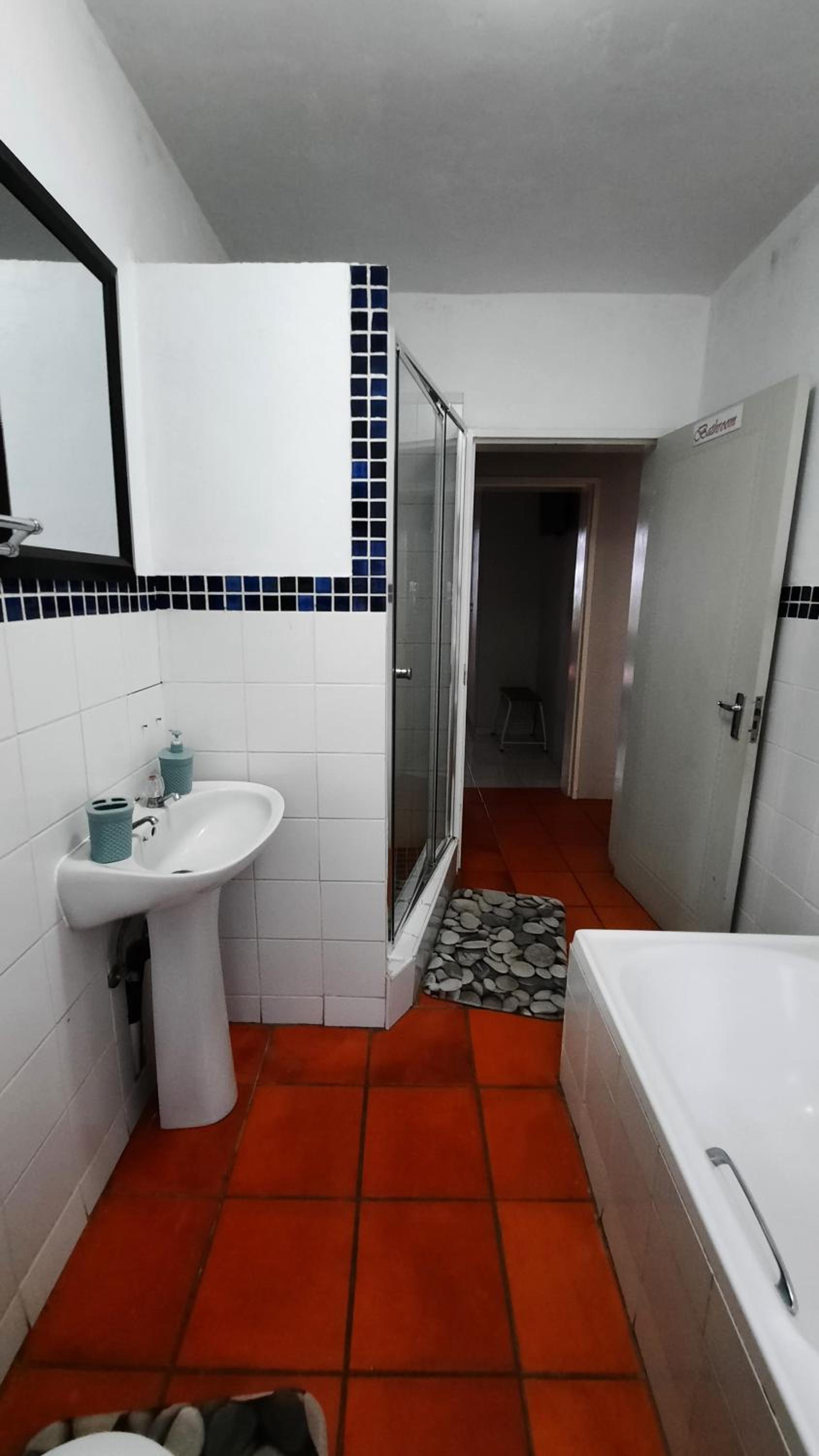 Twin Room - Photo 2