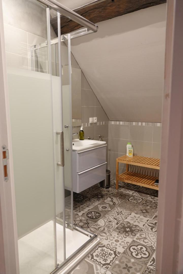 Family Room with Private Bathroom photo 2