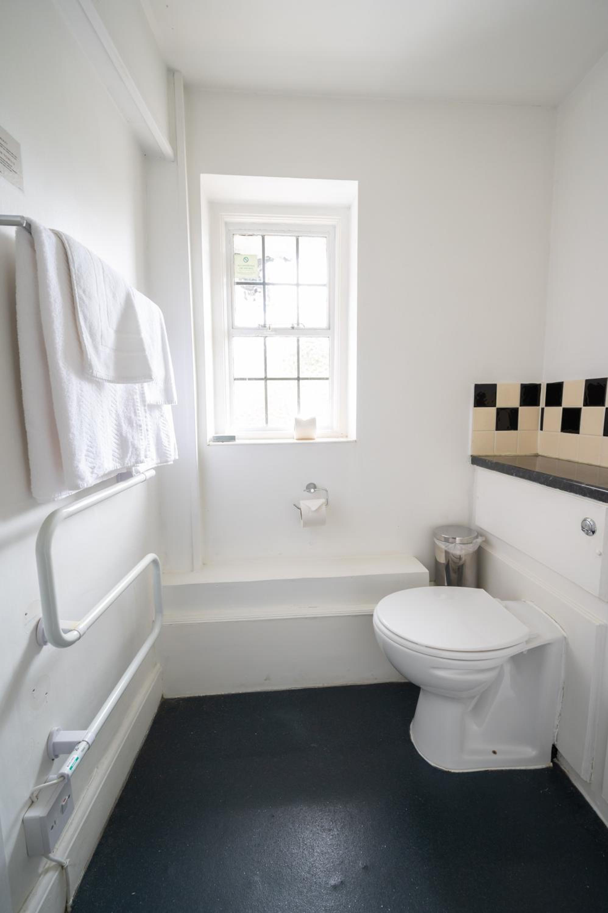 Double Room - Photo 5