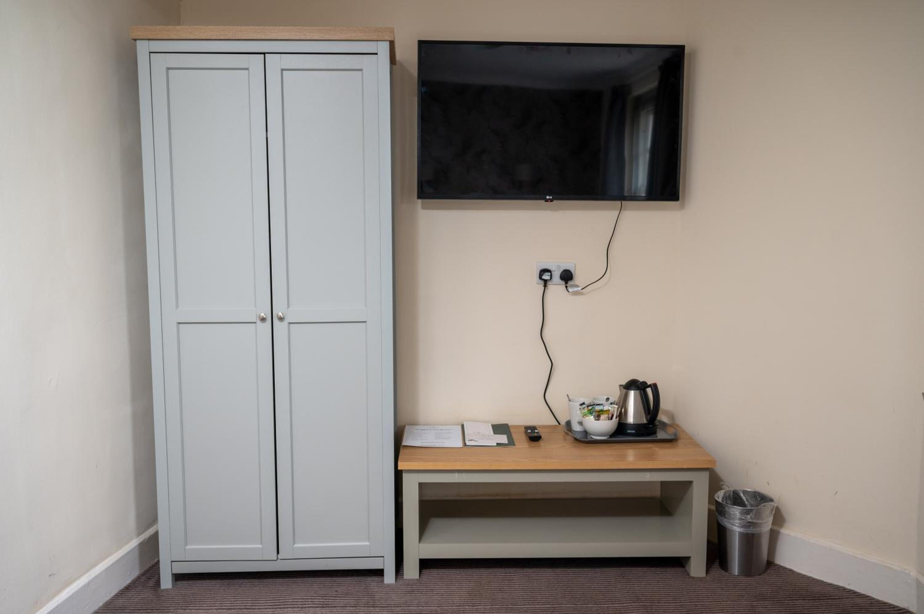 Double Room - Photo 7