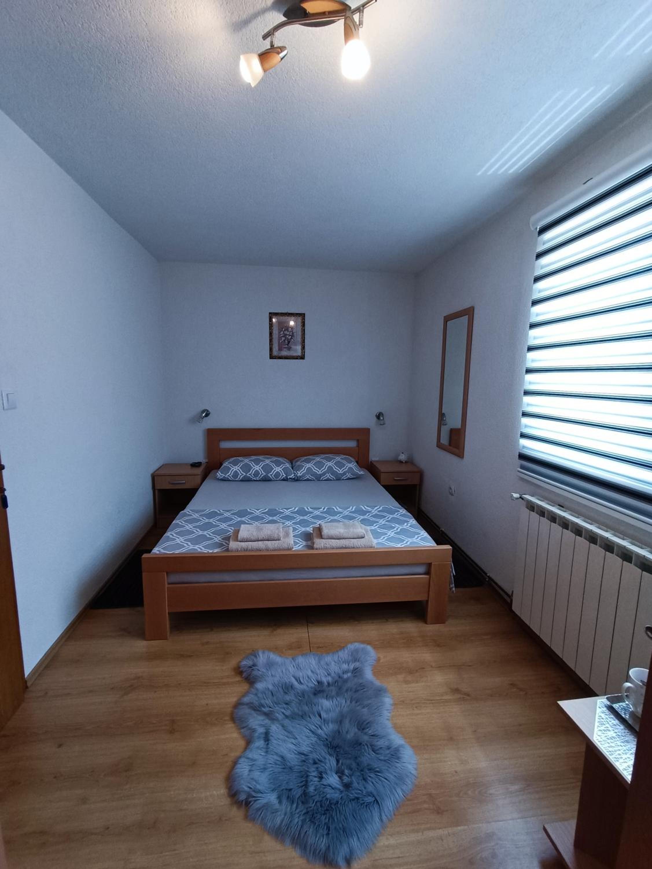 Double Room with Private Bathroom - Photo 14