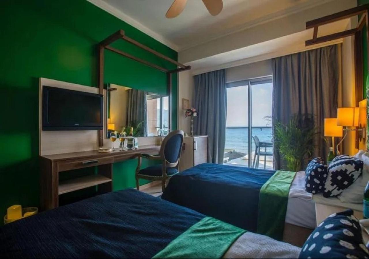 Double Room with Sea View - Photo 4