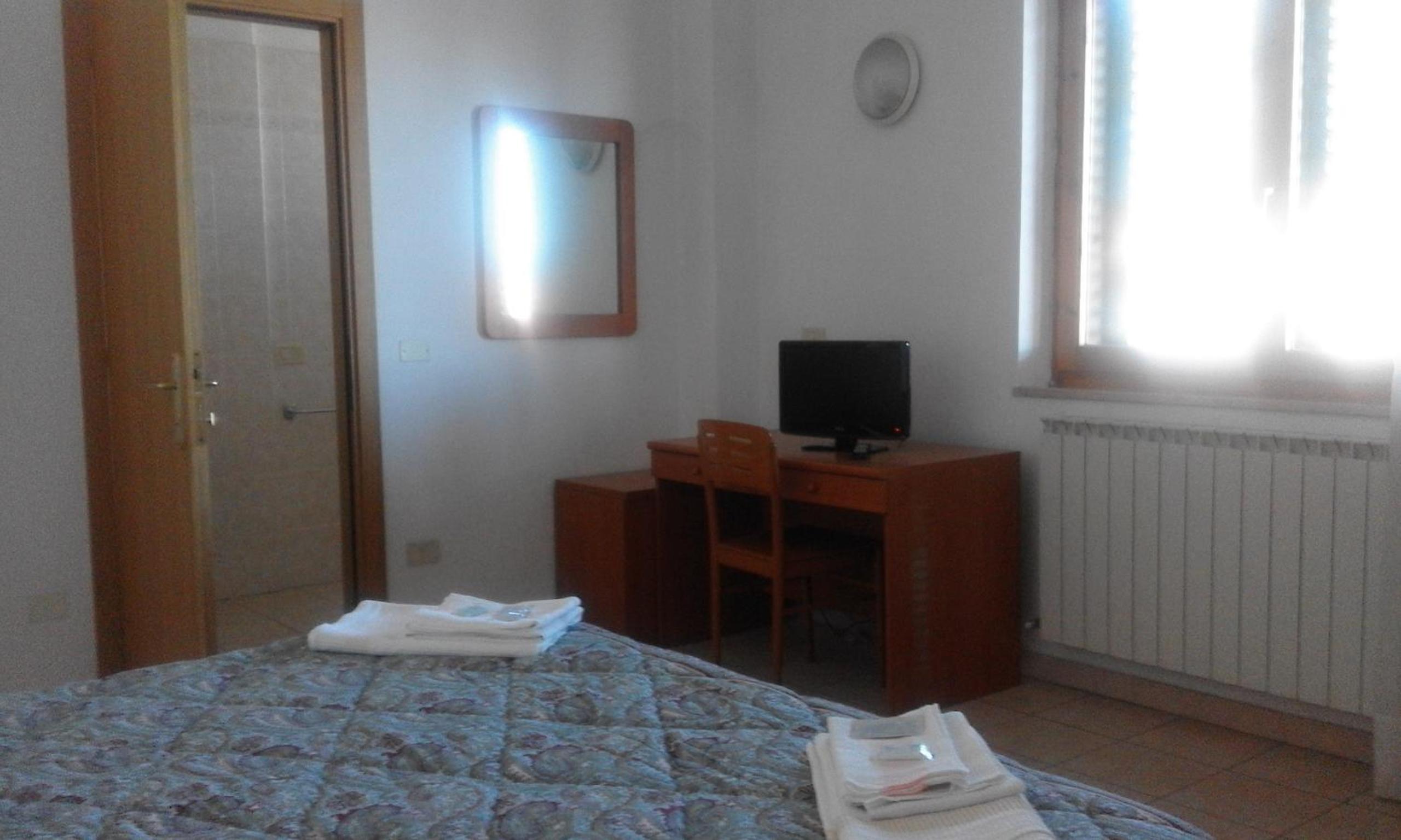 Economy Double or Twin Room photo 2