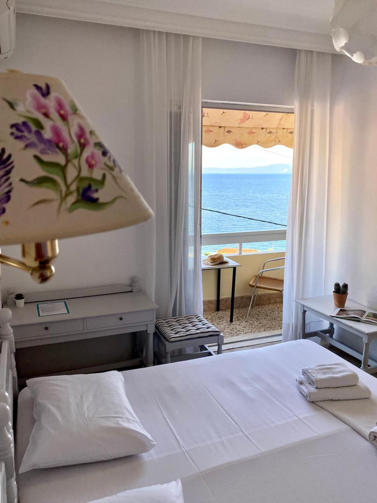 Double Room with Balcony and Sea View photo 3