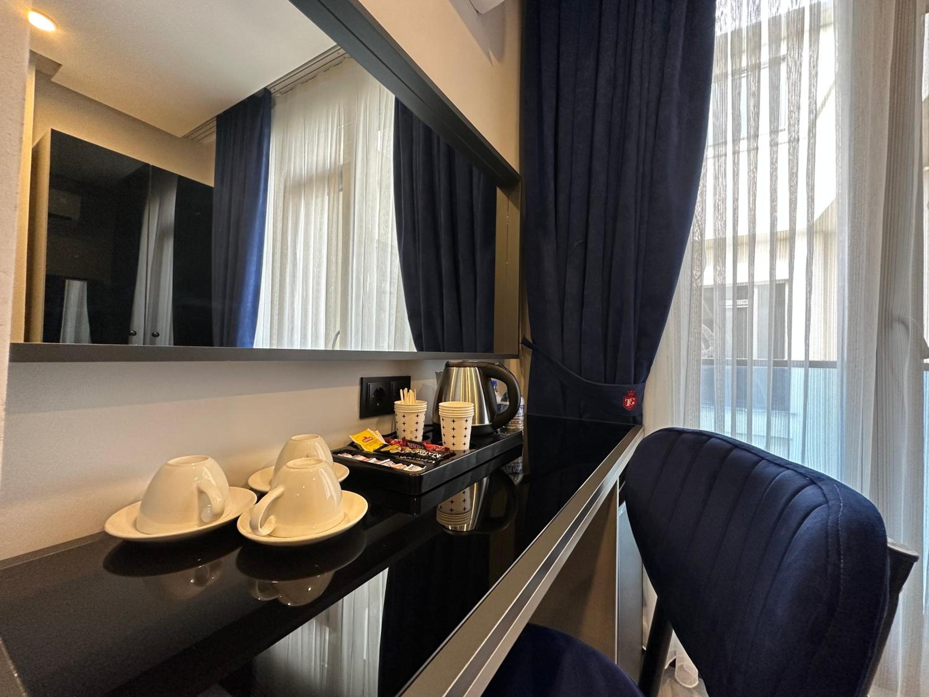 Deluxe Double or Twin Room - Photo 12