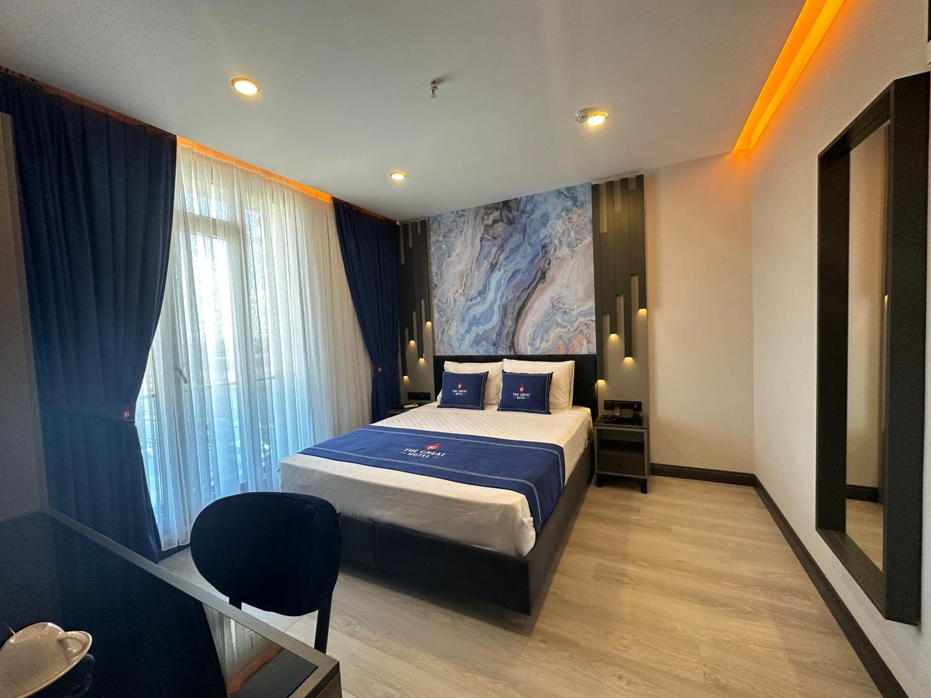 Deluxe Double or Twin Room - Photo 9