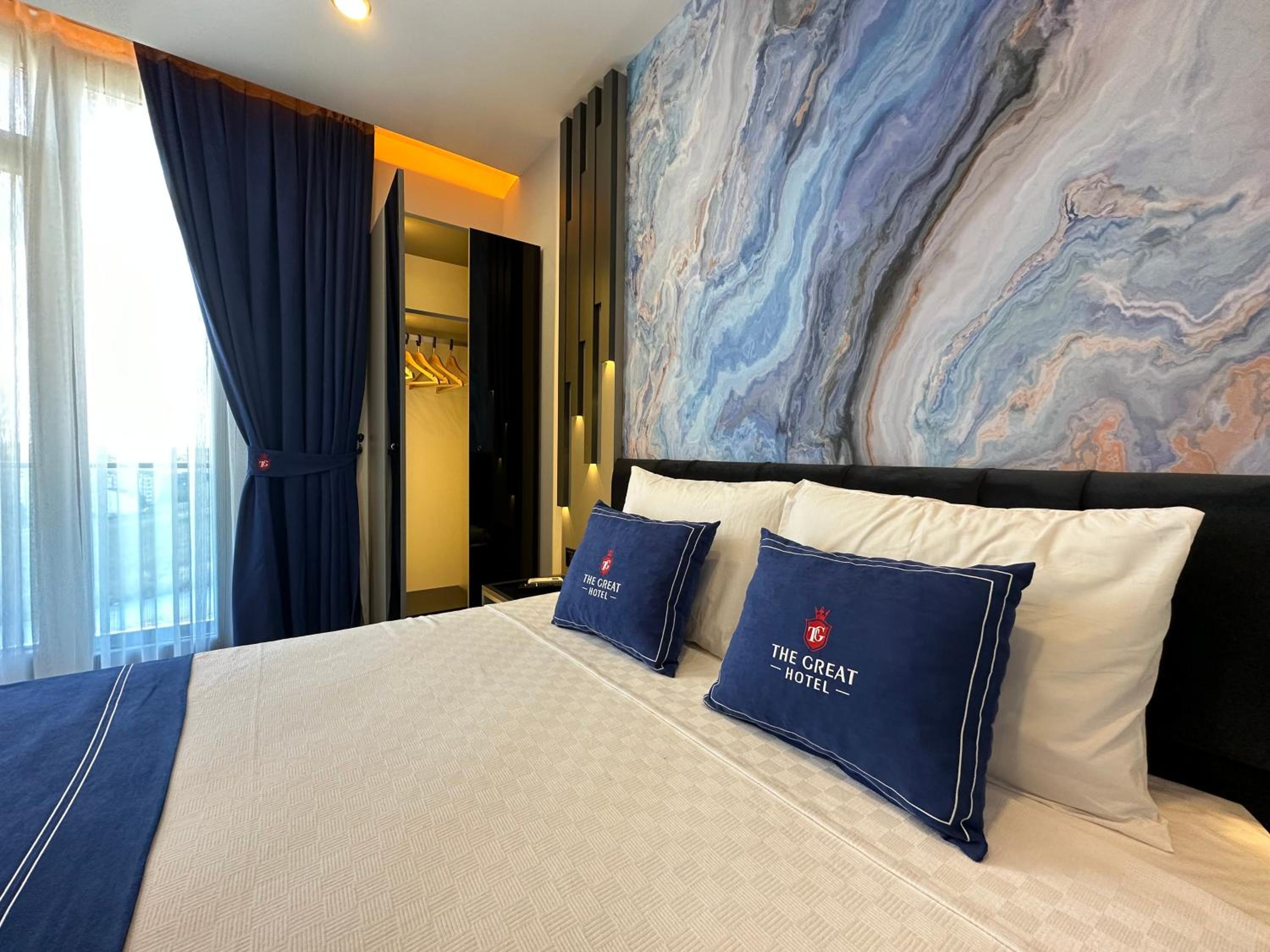 Deluxe Double or Twin Room - Photo 7