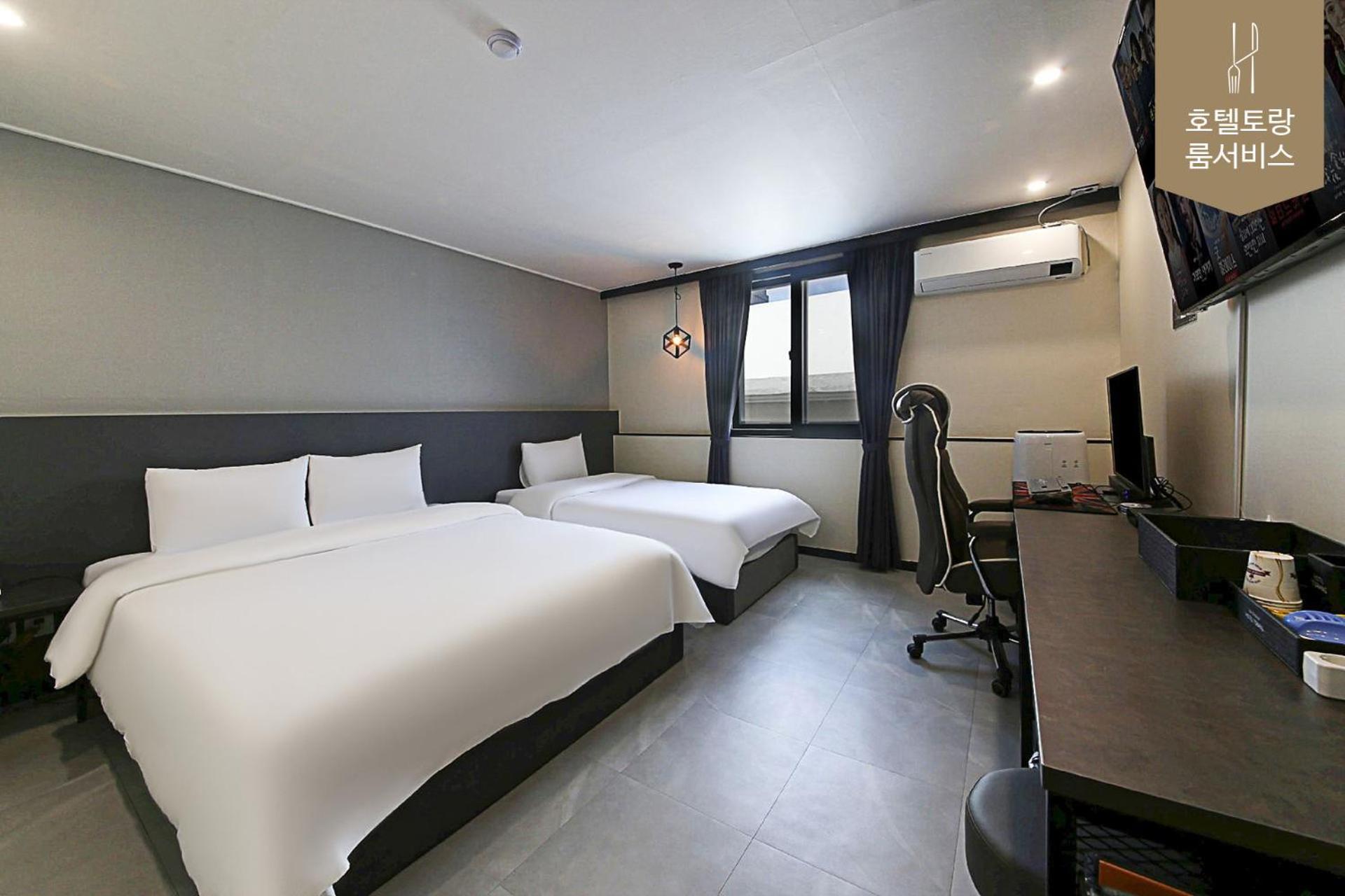 Deluxe Twin Room - Photo 10