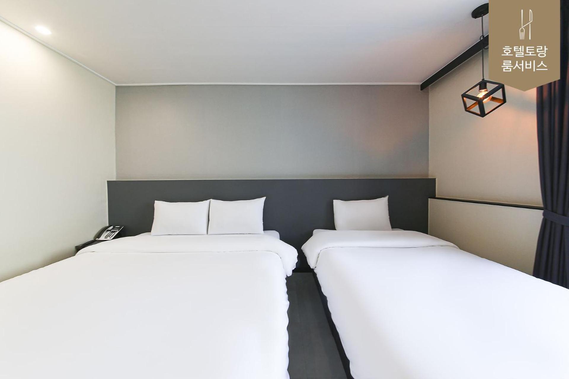 Deluxe Twin Room - Photo 9