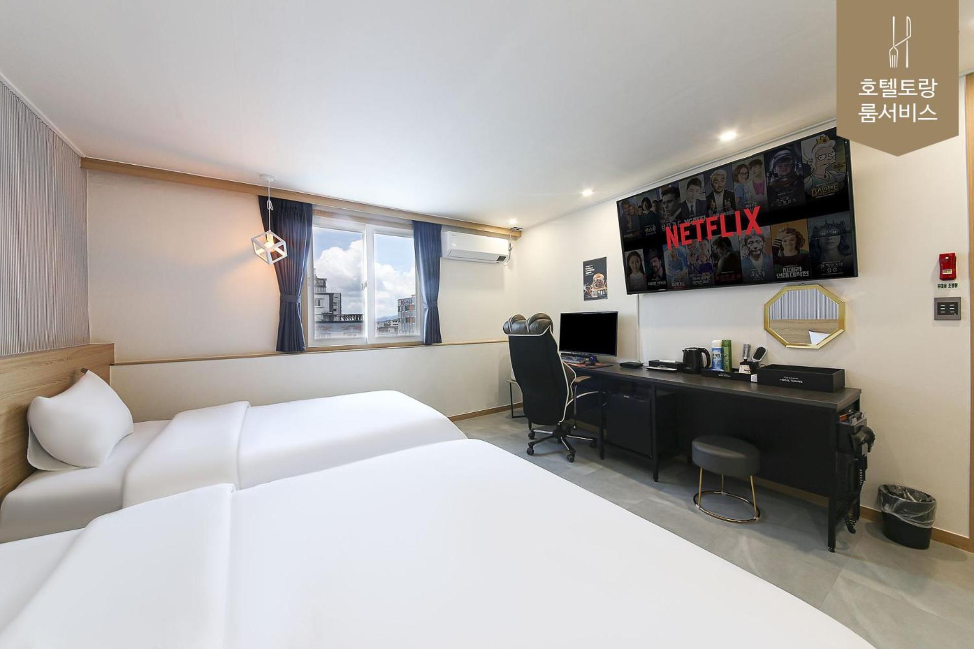 Deluxe Twin Room - Photo 12