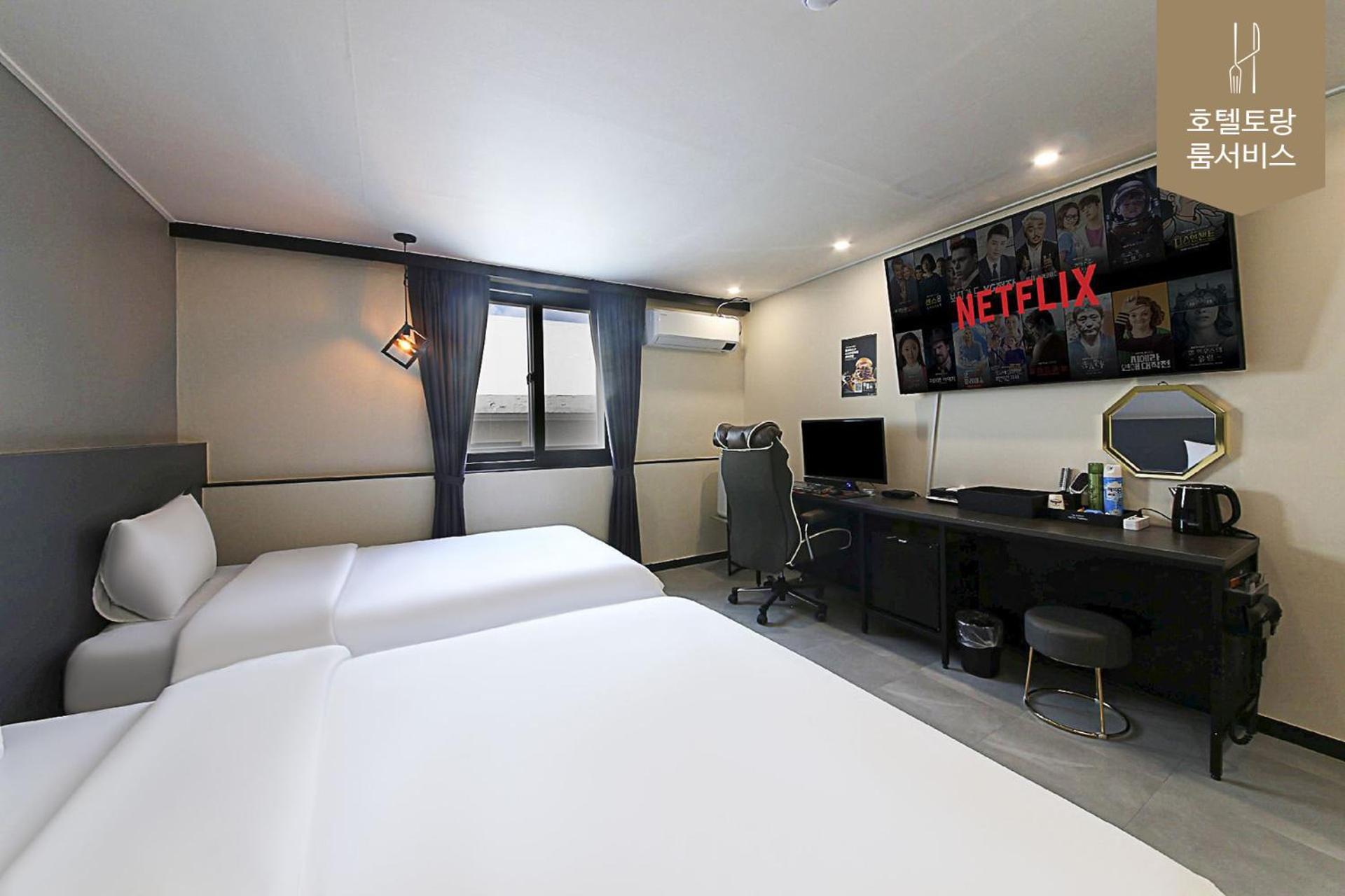 Deluxe Twin Room - Photo 8