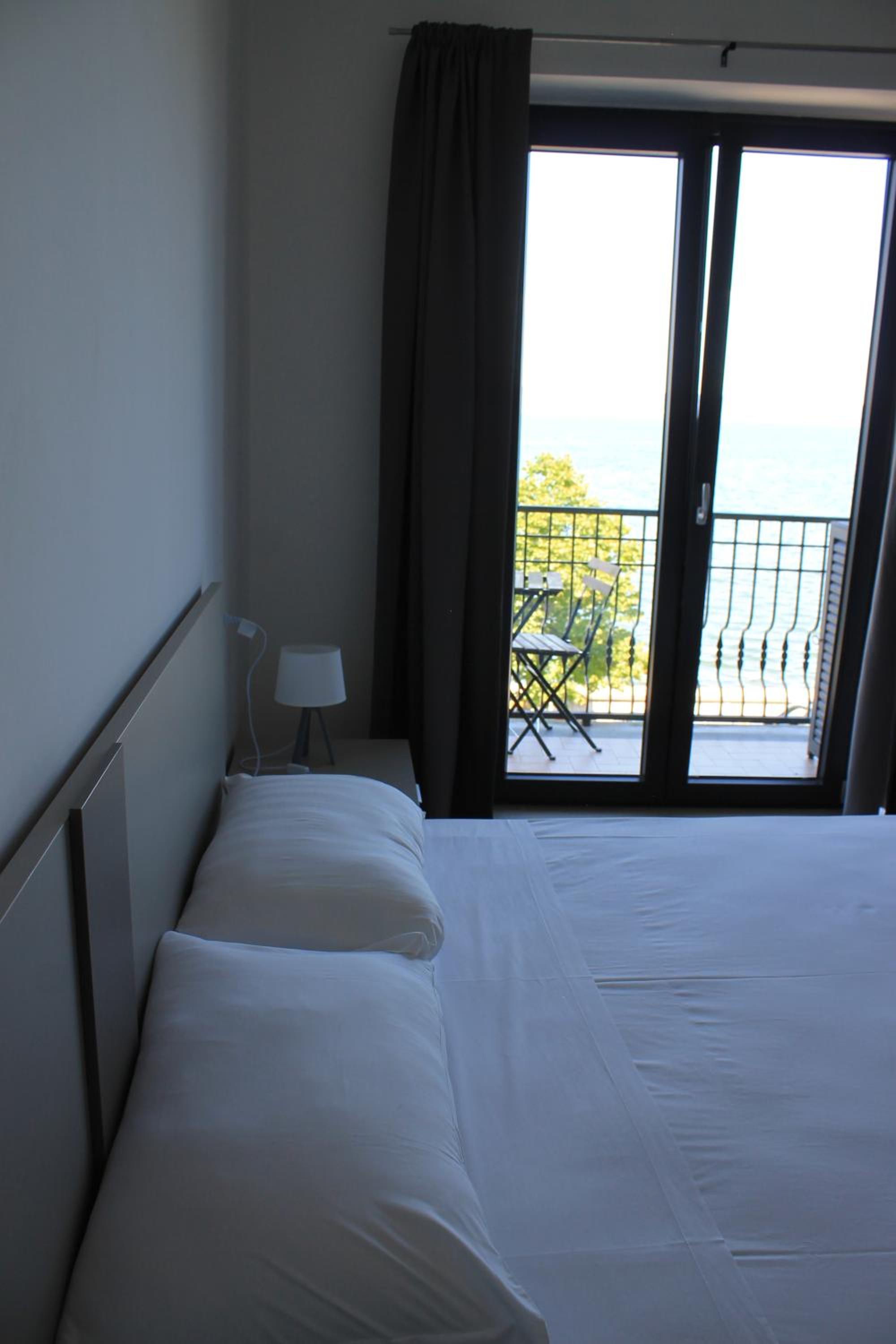 Apartment With Lake View