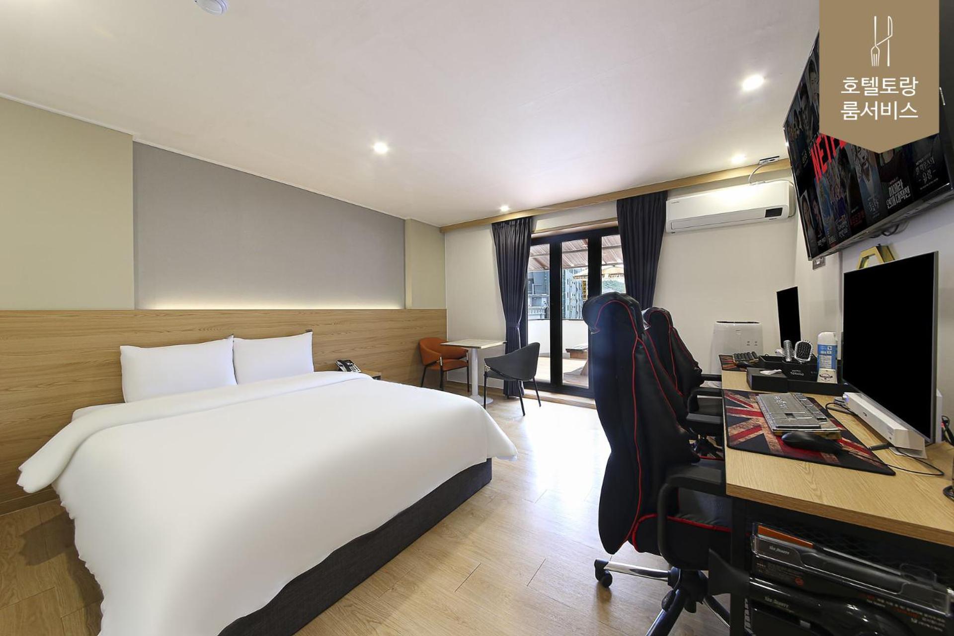 Suite with Terrace - Photo 1