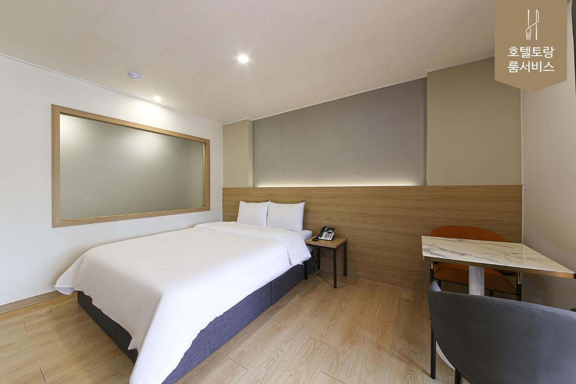 Suite with Terrace - Photo 7