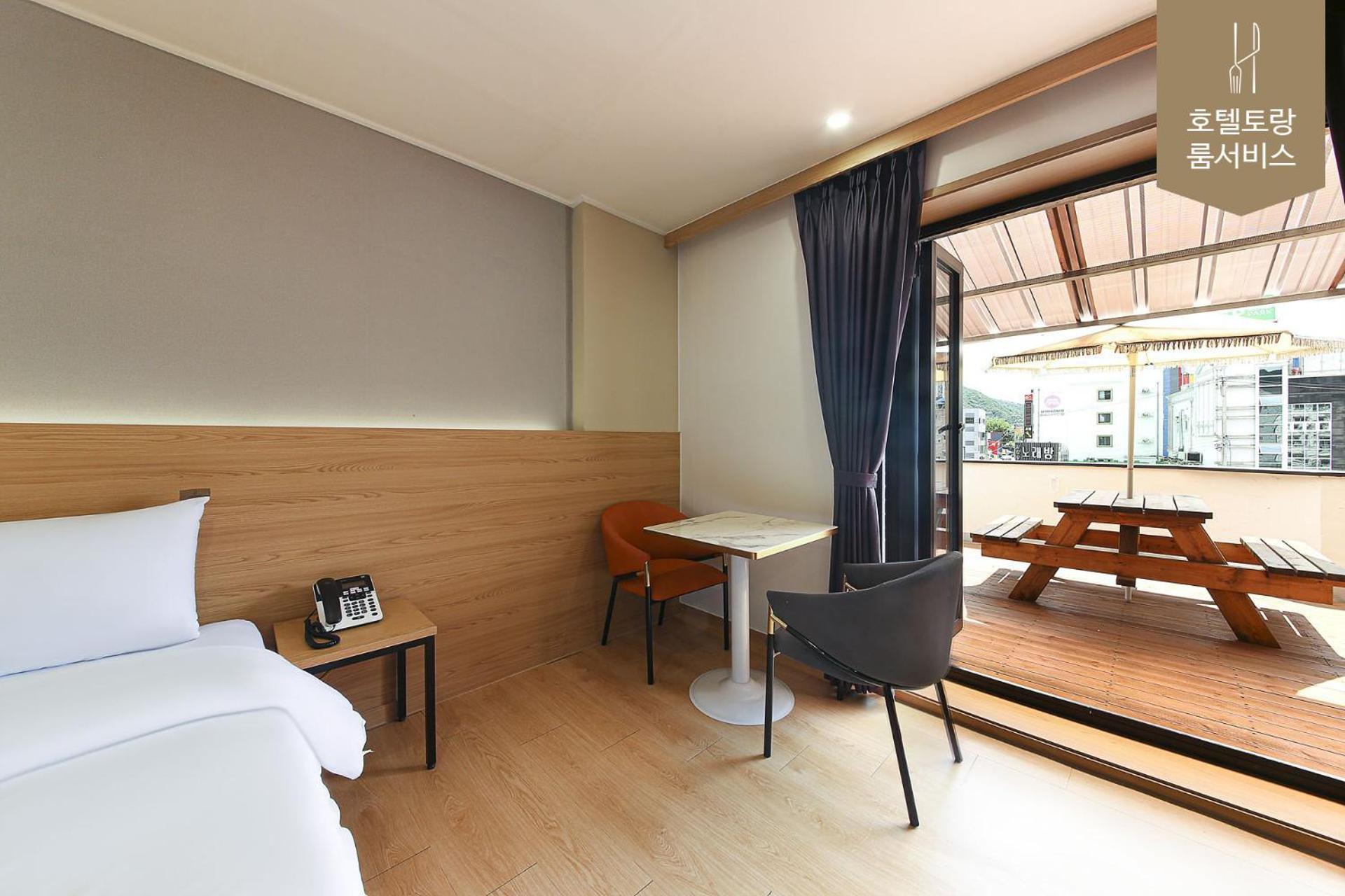 Suite with Terrace - Photo 12