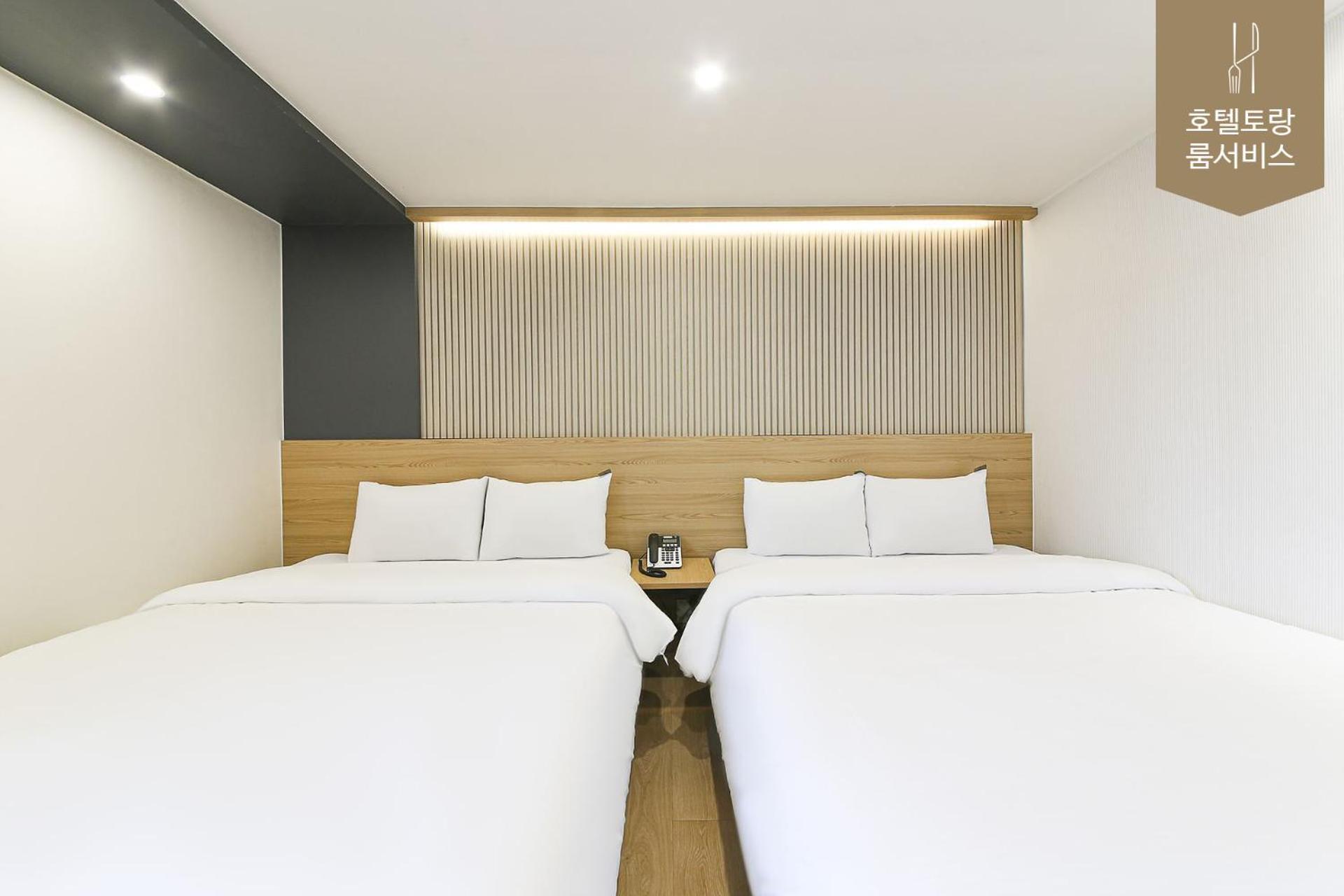 Family Twin Room - Photo 18